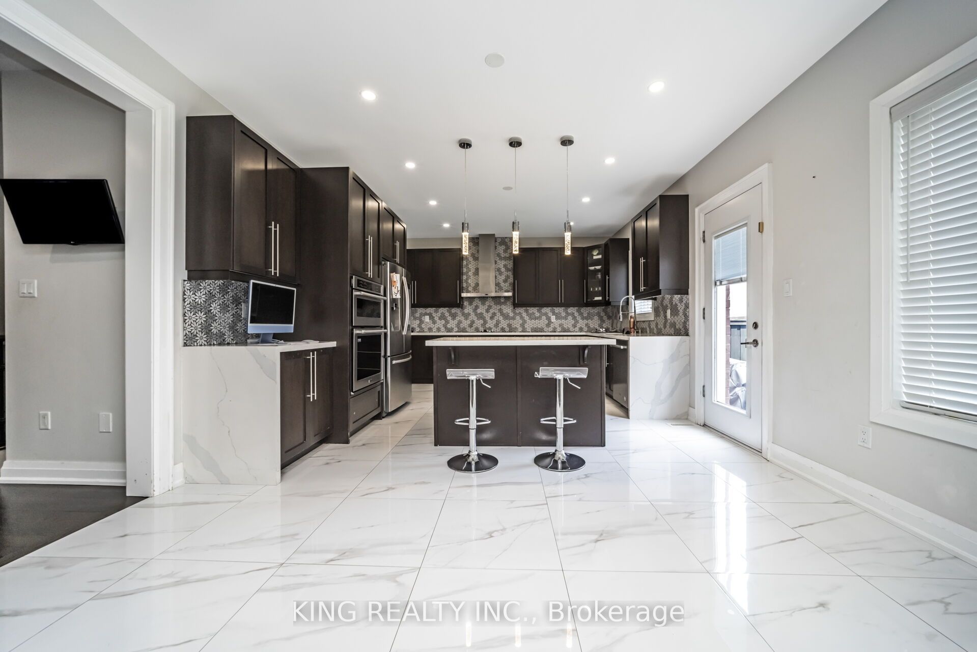 11 Malpass Street Property Photo 8