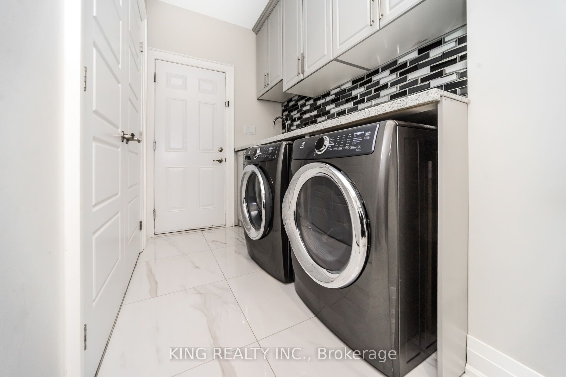 11 Malpass Street Property Photo 12
