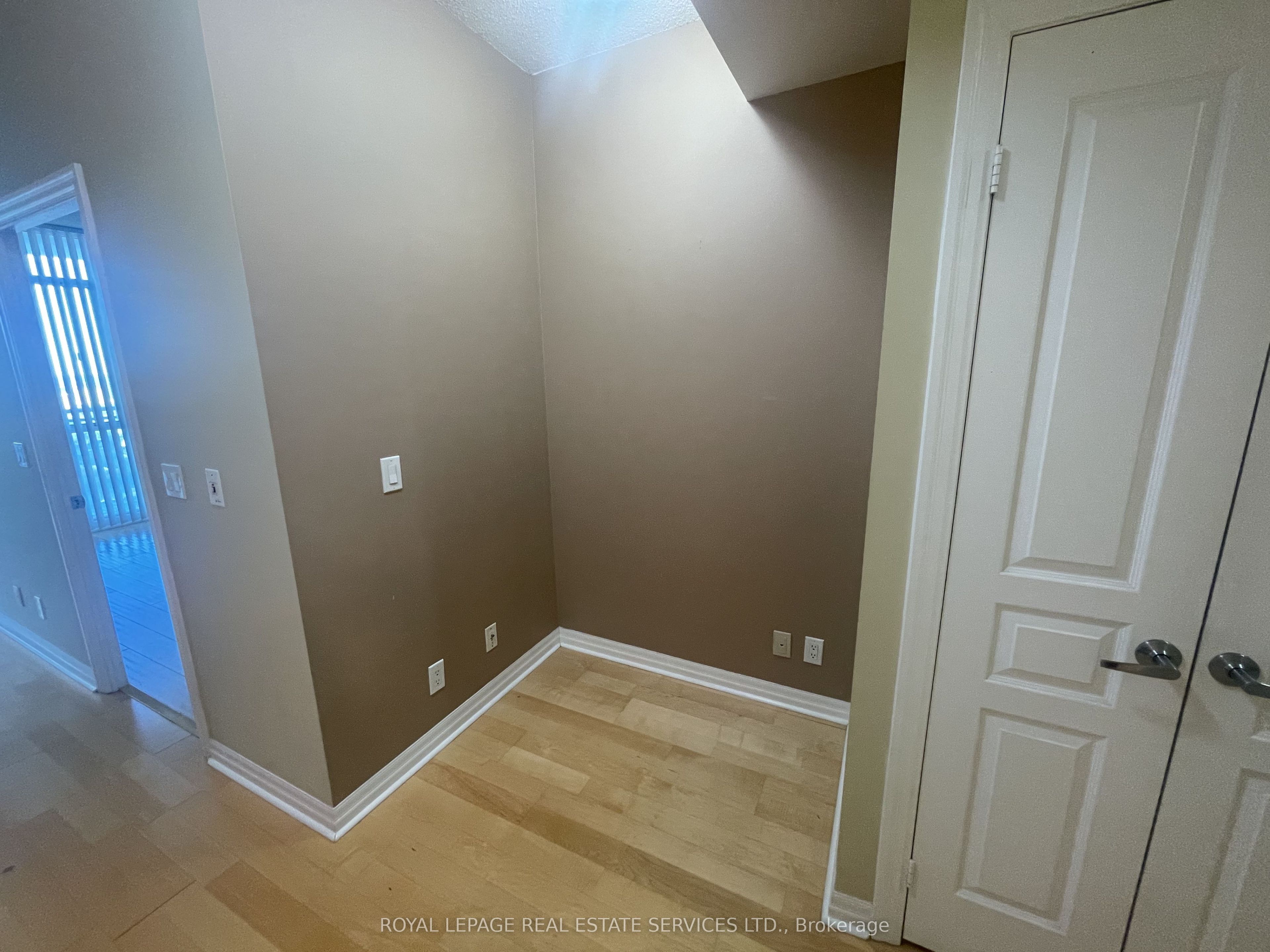 3939 Duke Of York Boulevard 2006 Property Photo 5