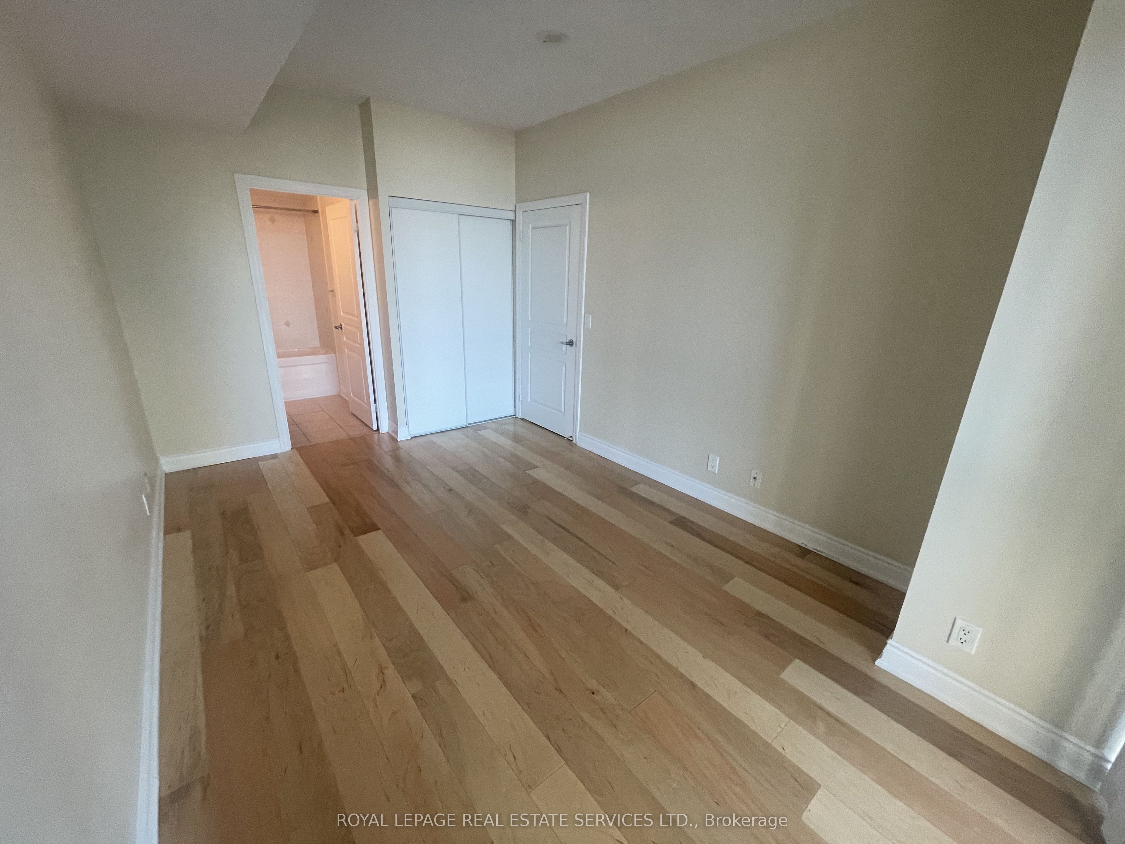 3939 Duke Of York Boulevard 2006 Property Photo 11