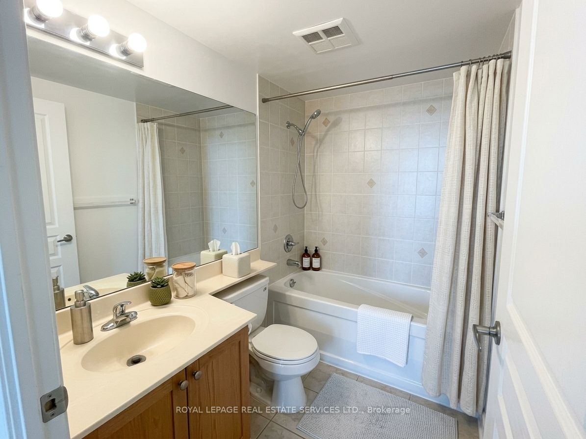 3939 Duke Of York Boulevard 2006 Property Photo 13
