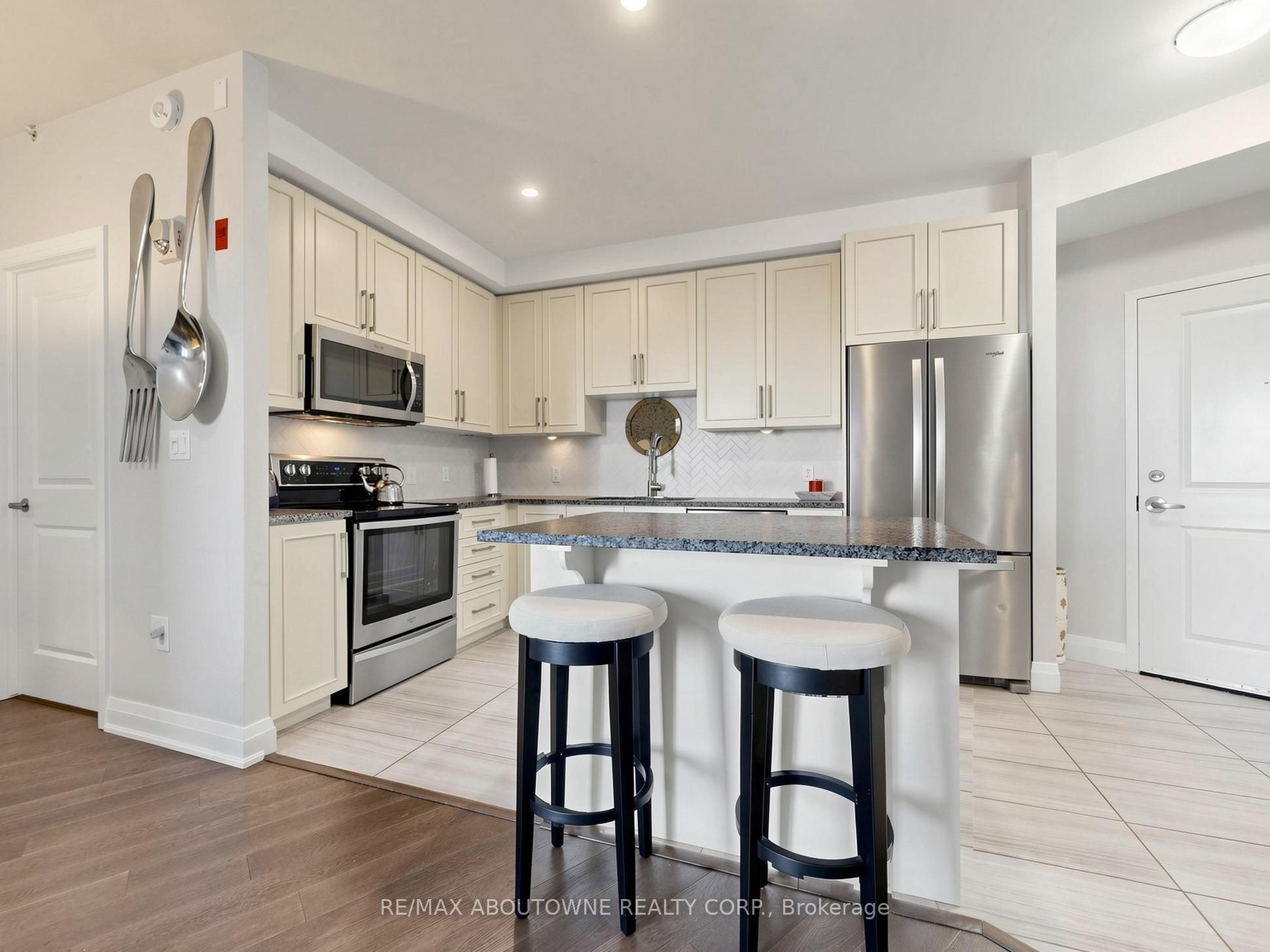 630 Sauve Street 418 Property Photo 11