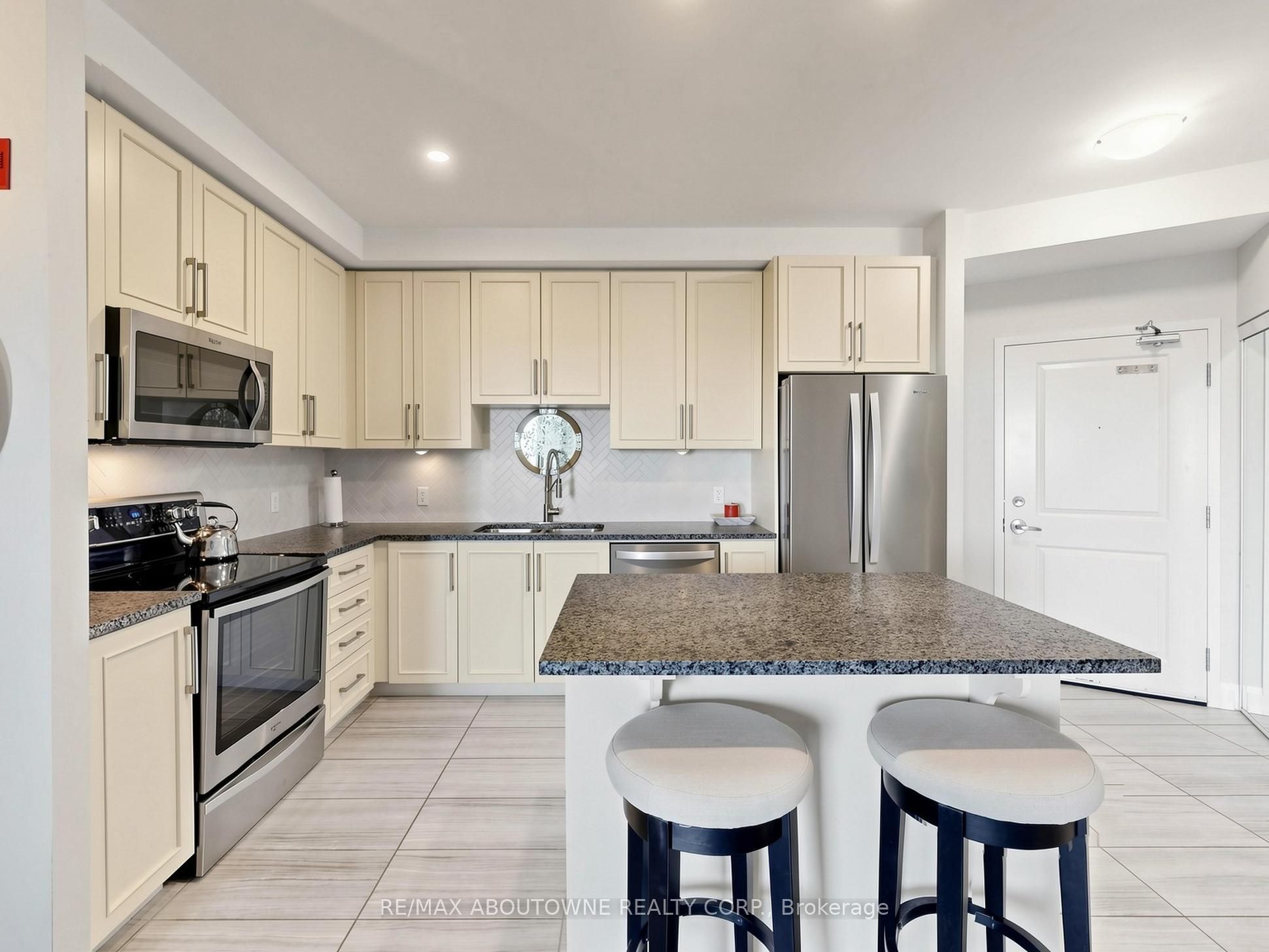 630 Sauve Street 418 Property Photo 12
