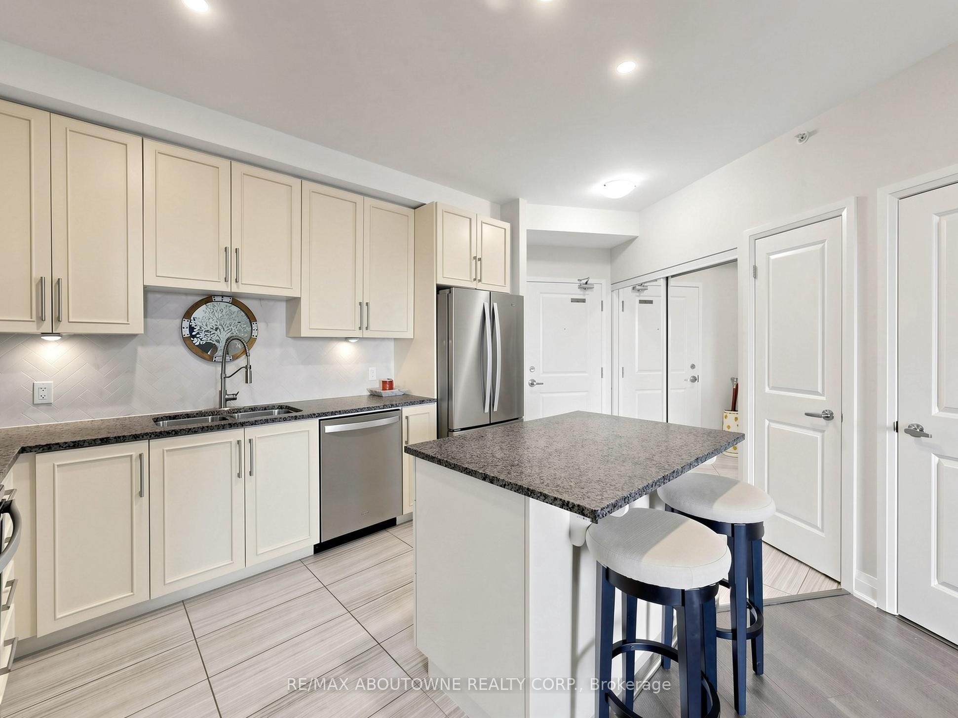 630 Sauve Street 418 Property Photo 13