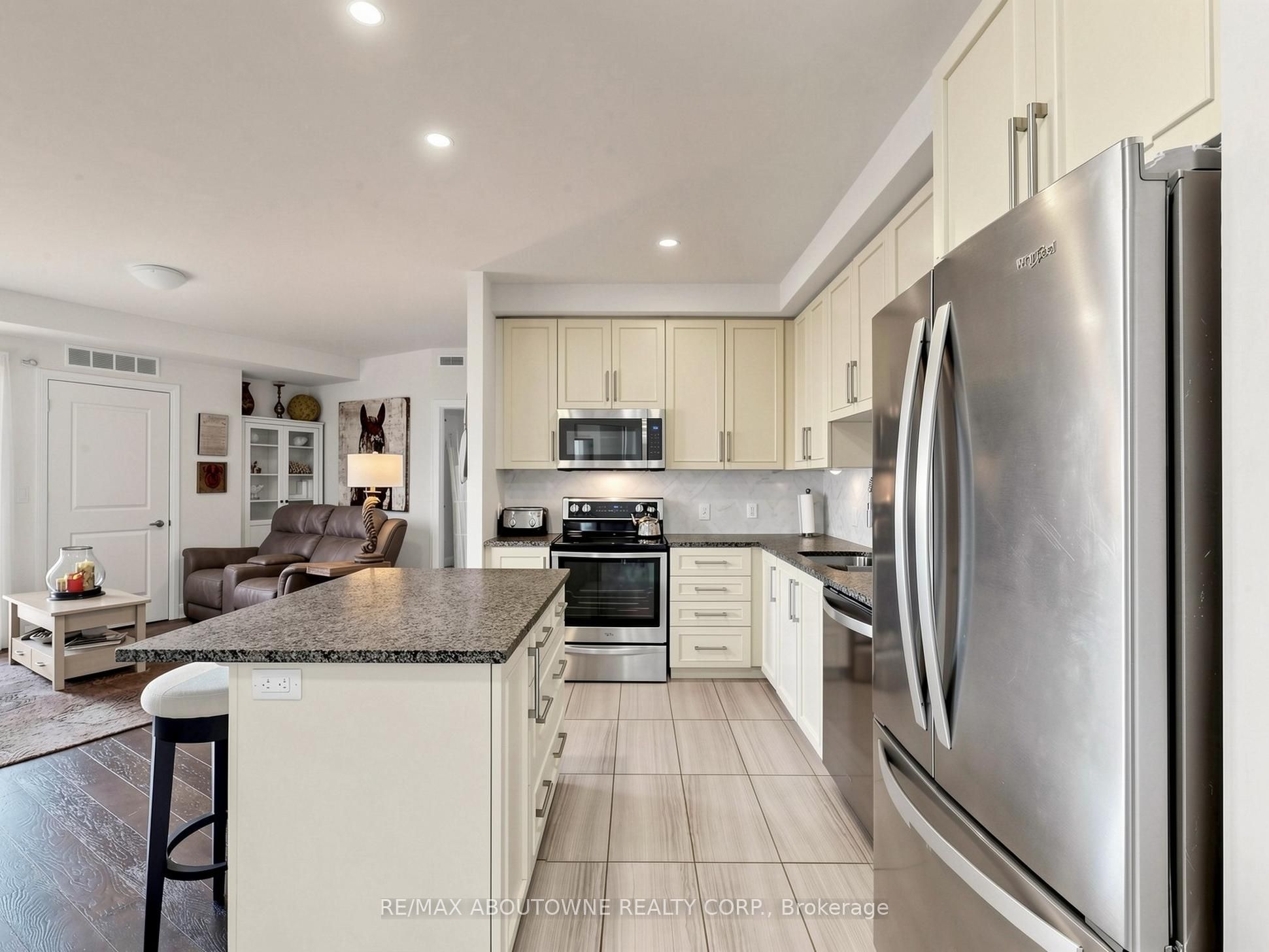 630 Sauve Street 418 Property Photo 14