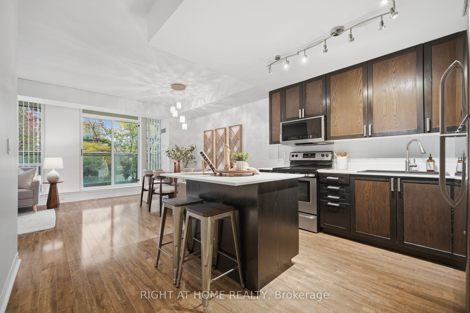 3939 Duke Of York Boulevard 604 Property Photo 6
