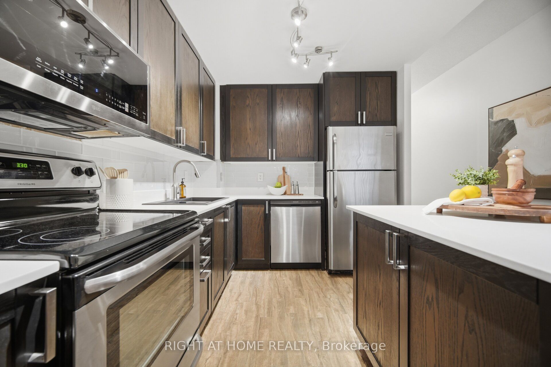 3939 Duke Of York Boulevard 604 Property Photo 8