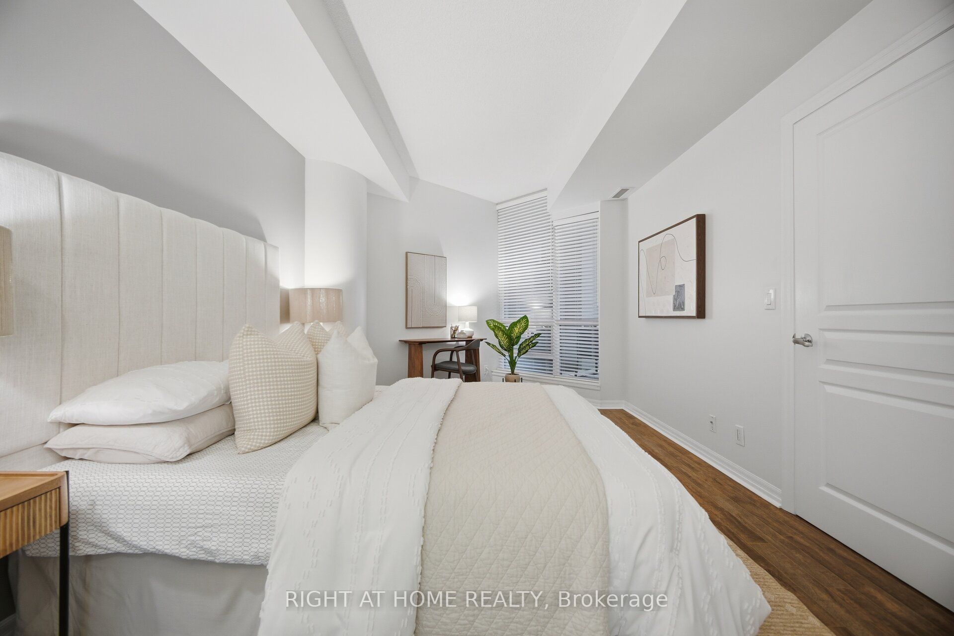 3939 Duke Of York Boulevard 604 Property Photo 18