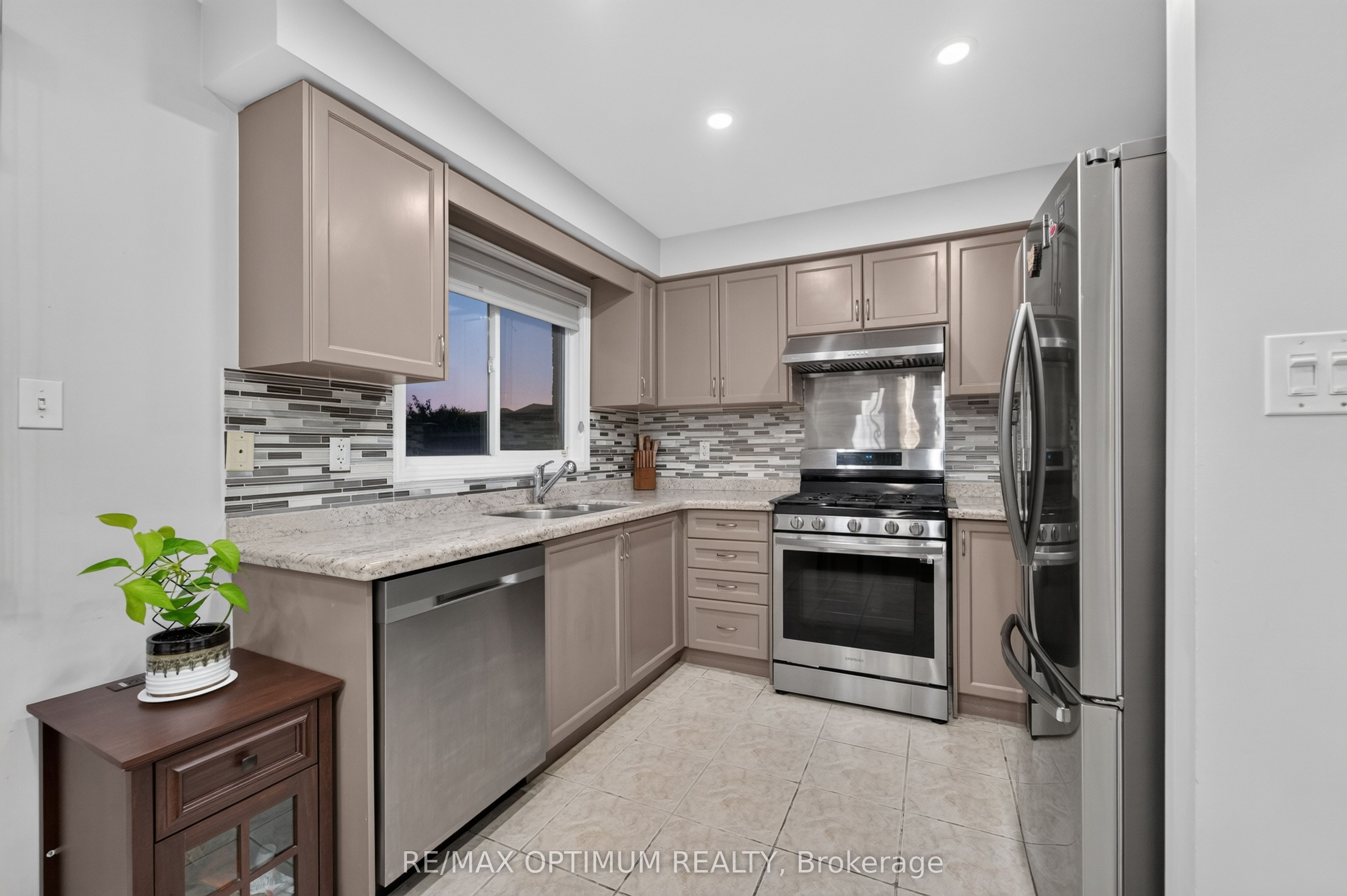 120 Zia Dodda Crescent Property Photo 18