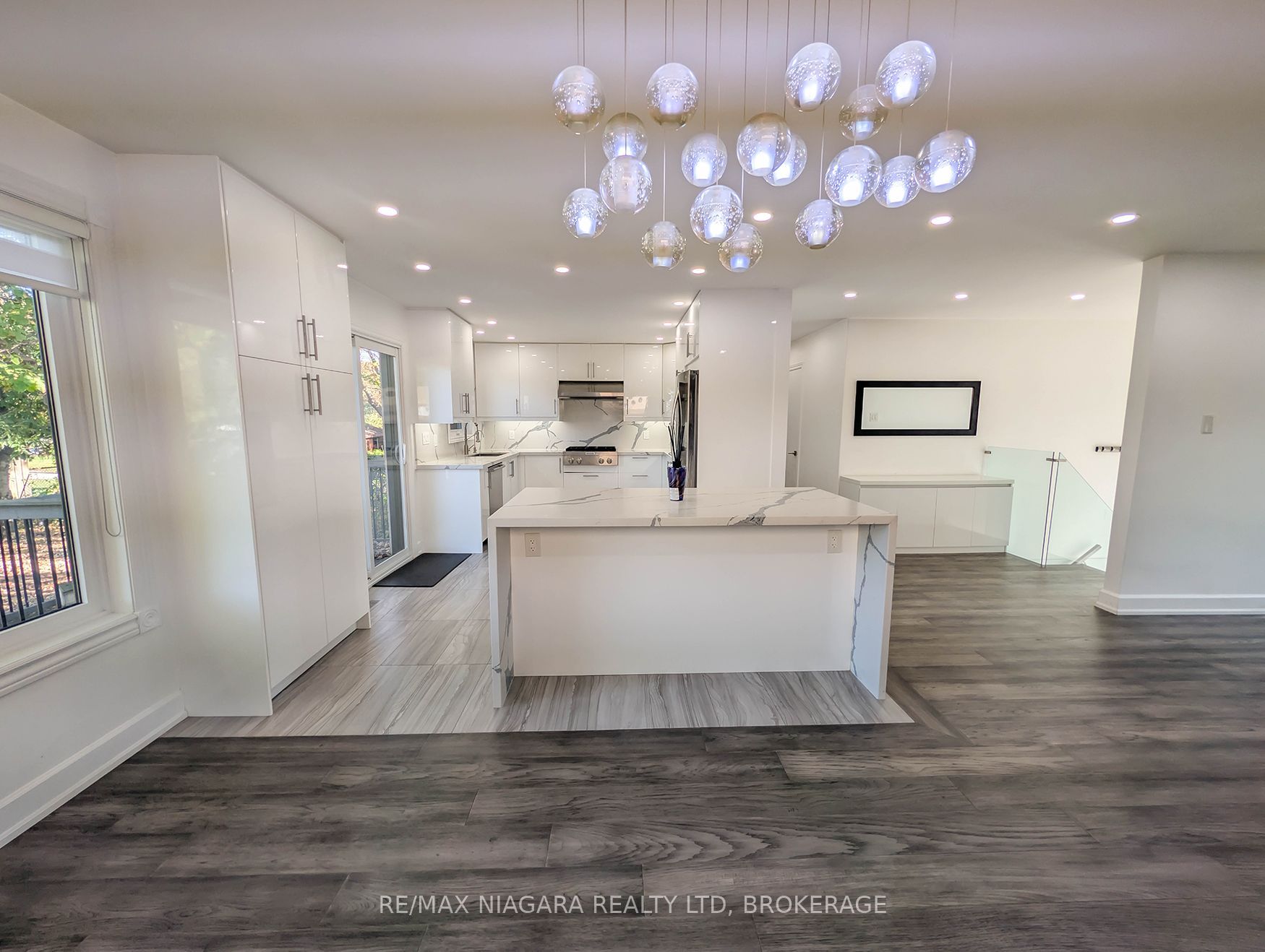 2474 Bridge Road Property Photo 6