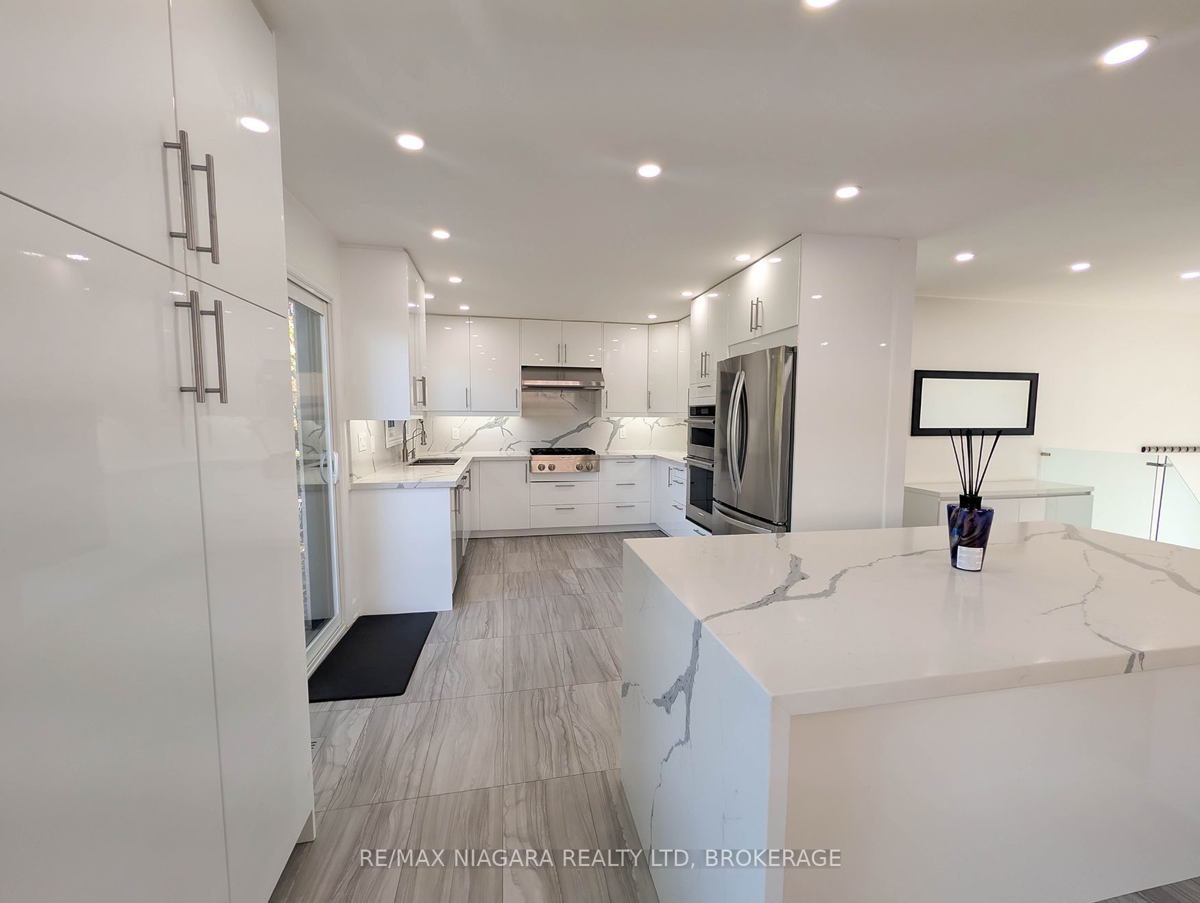 2474 Bridge Road Property Photo 8
