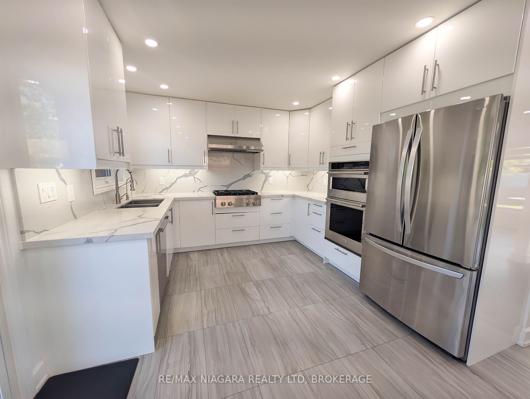 2474 Bridge Road Property Photo 9