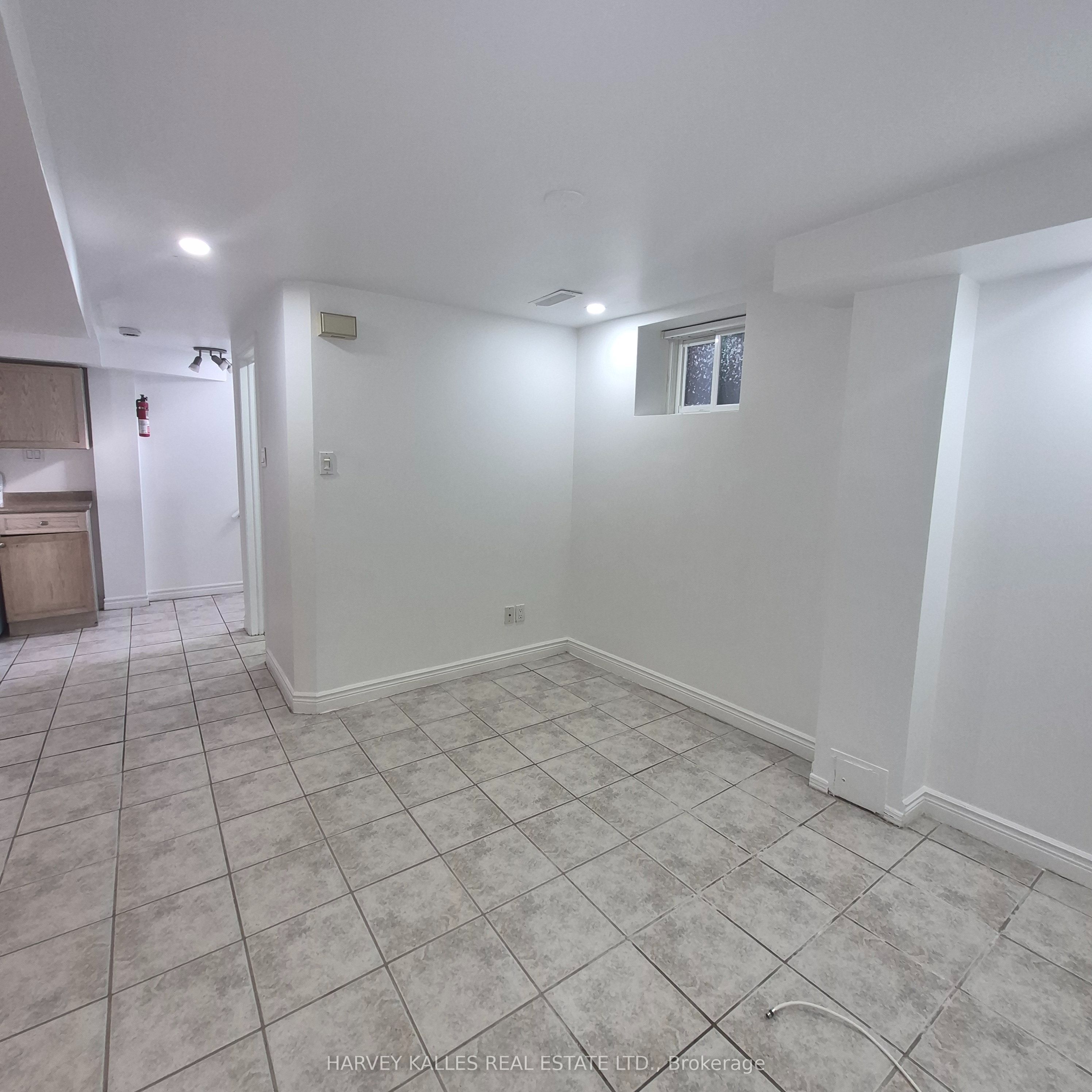 1575 Dufferin Street Lower Property Photo 8