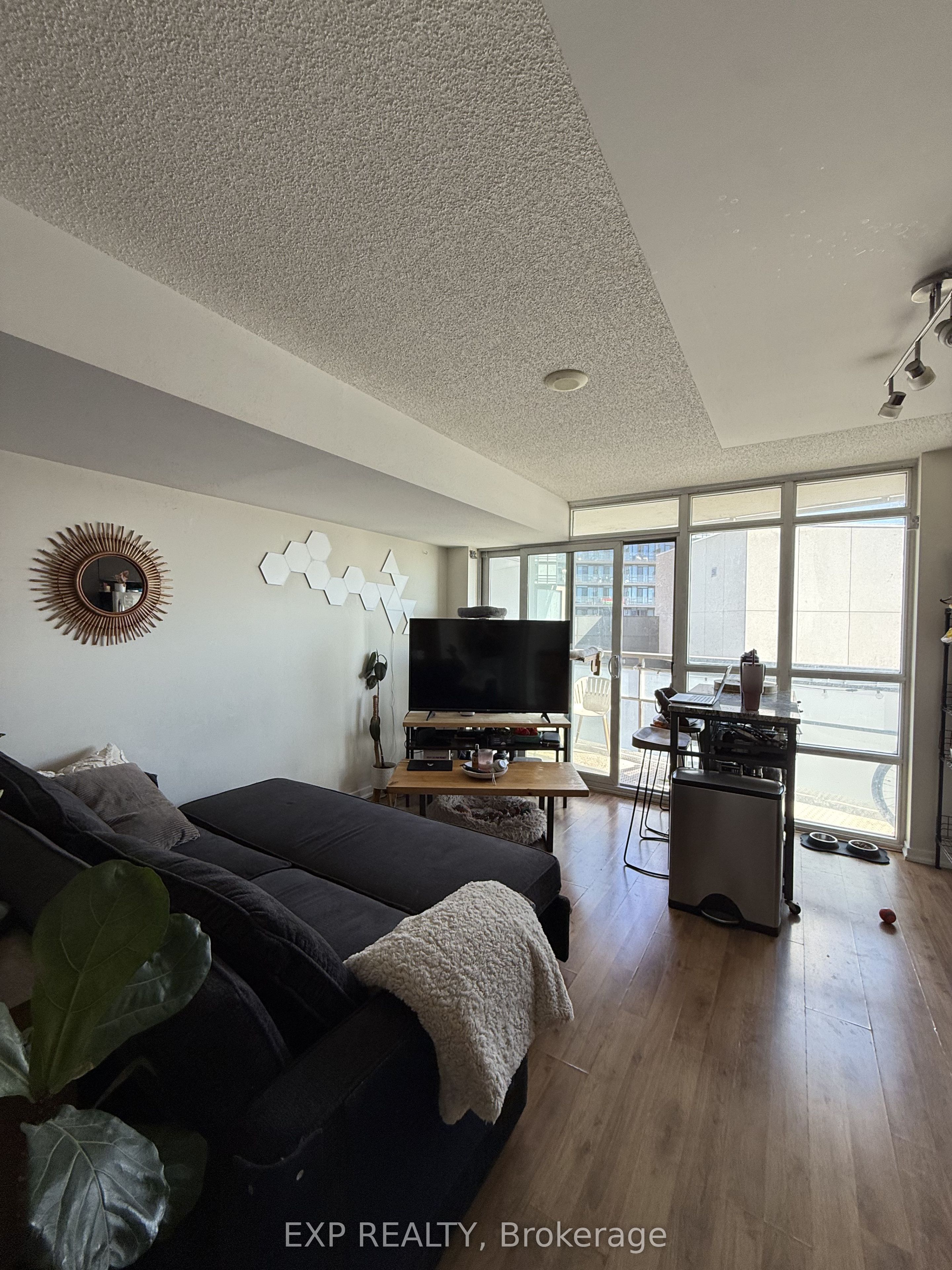 38 Joe Shuster Way 1502 Property Photo 10