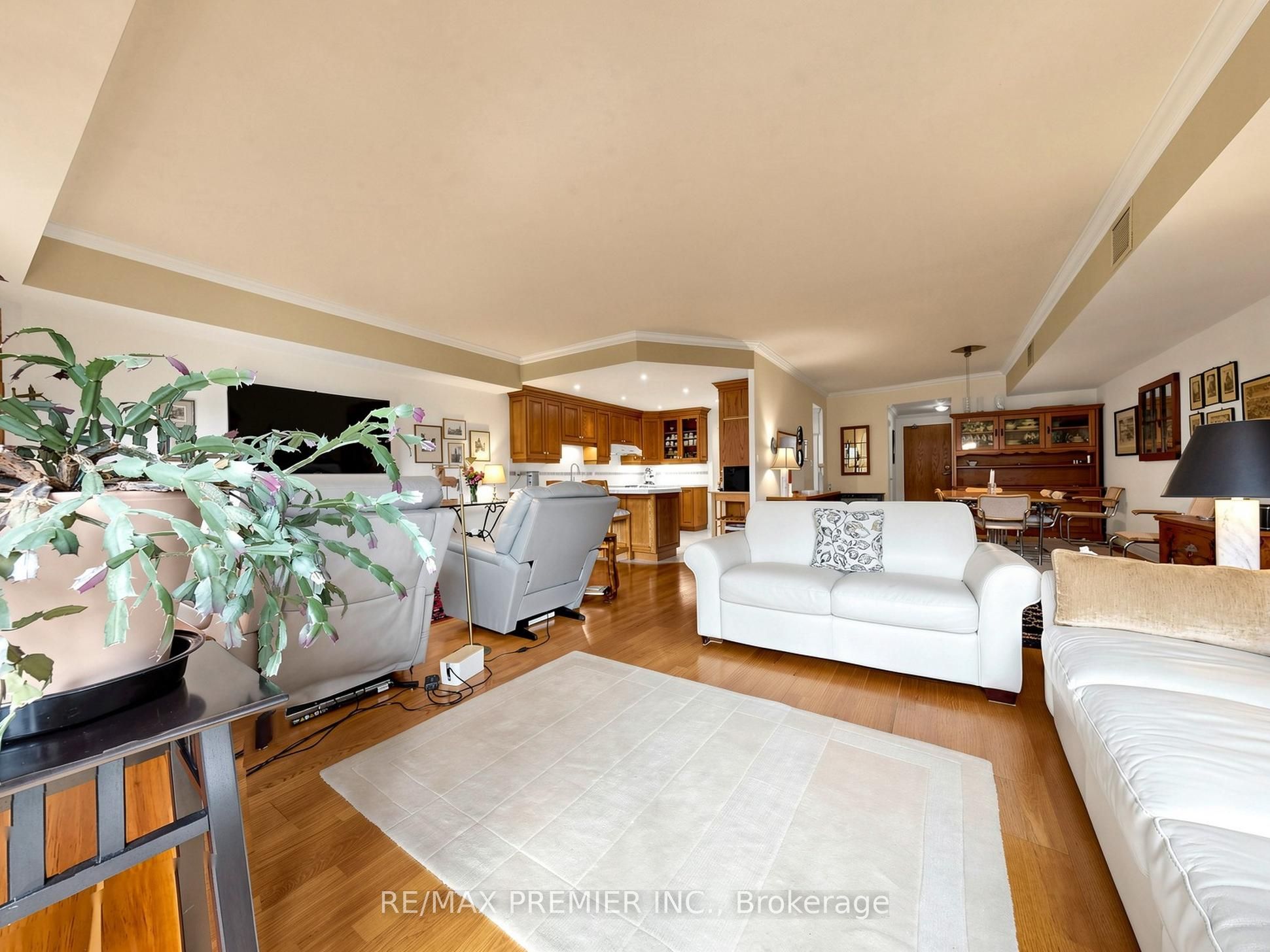 30 Anglesey Boulevard #301 Property Photo 6
