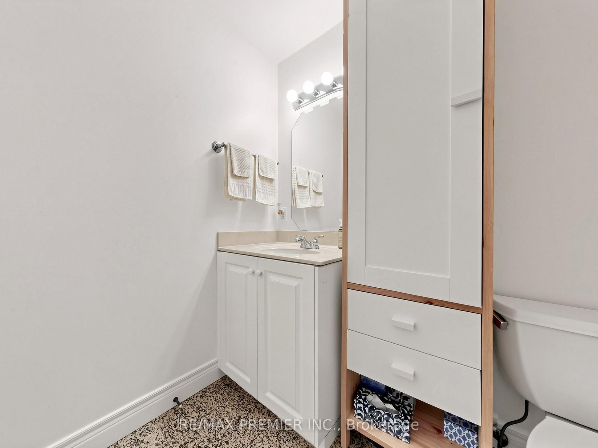30 Anglesey Boulevard #301 Property Photo 15