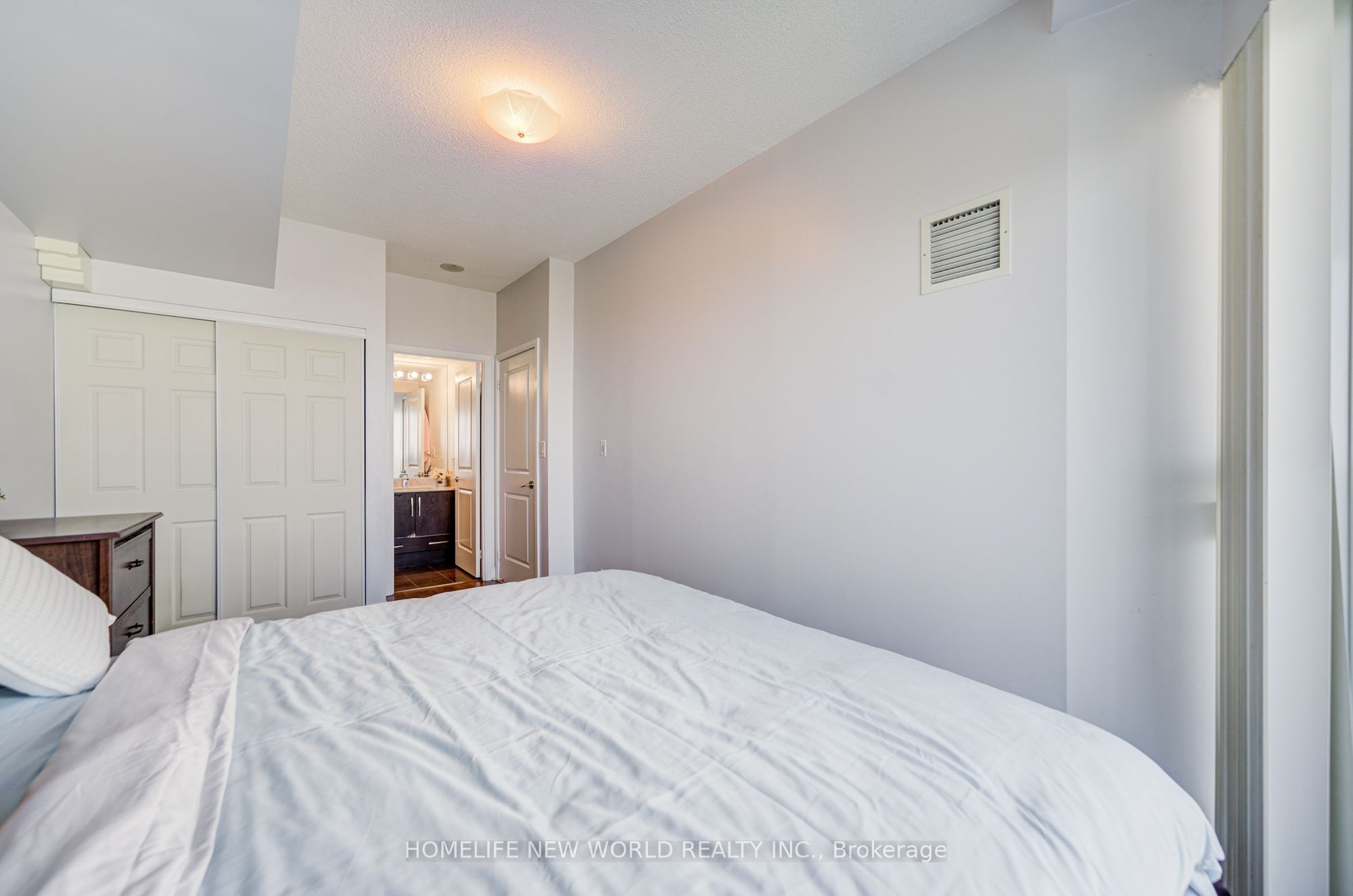 60 Absolute Avenue 4906 Property Photo 24