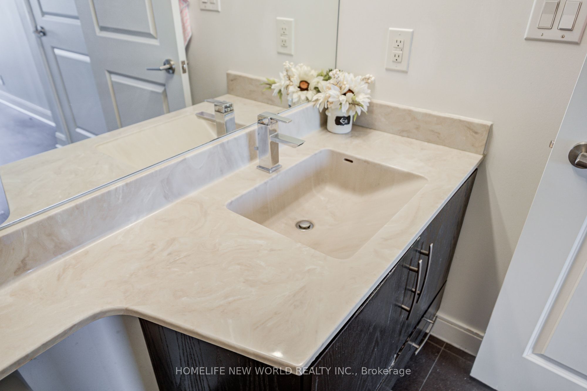 60 Absolute Avenue 4906 Property Photo 27