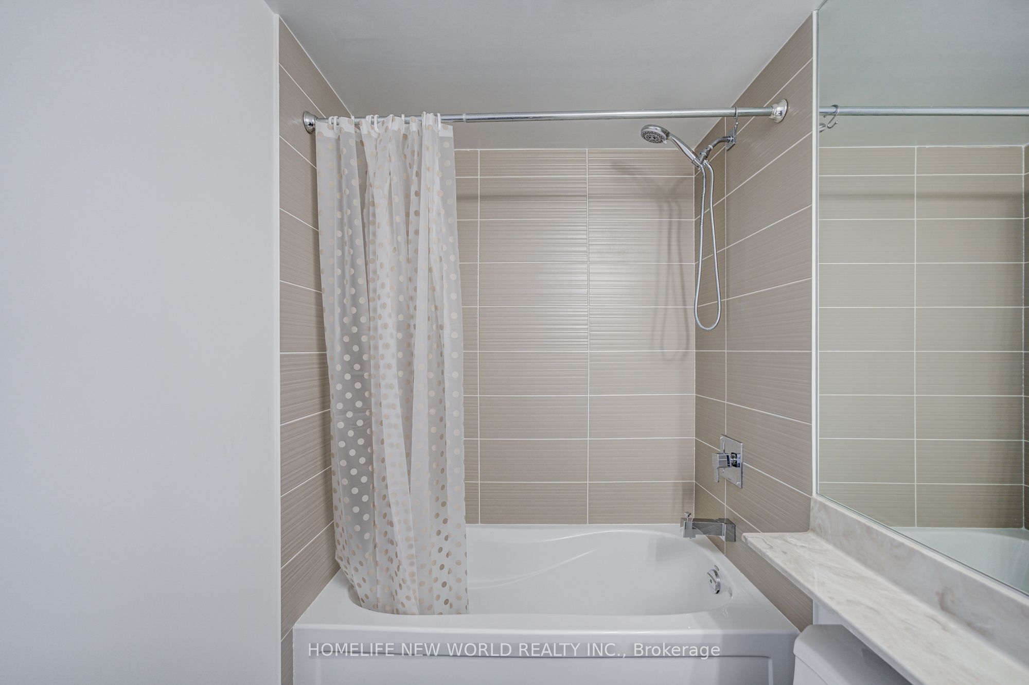 60 Absolute Avenue 4906 Property Photo 28