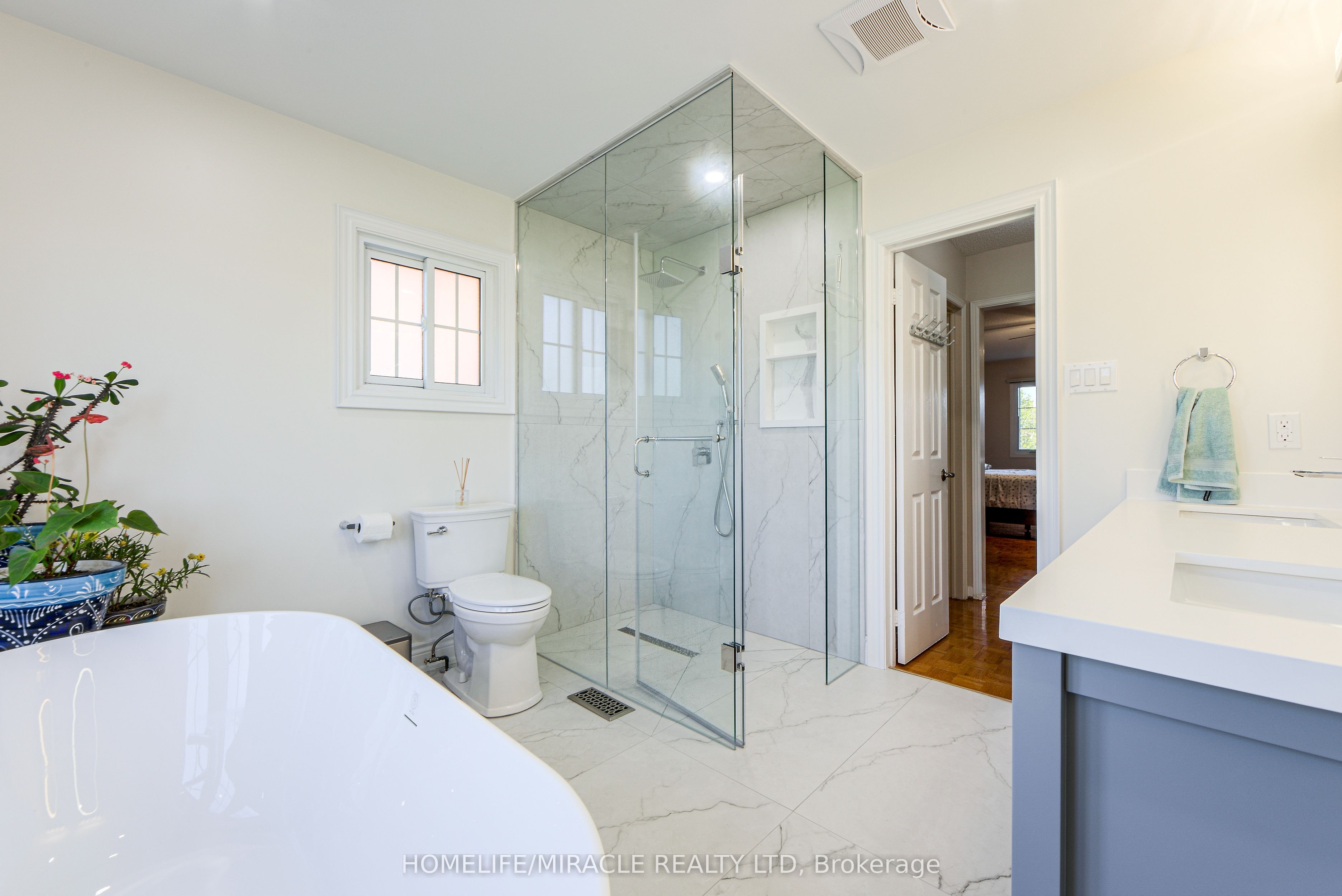 W14099852 Property Photo 14