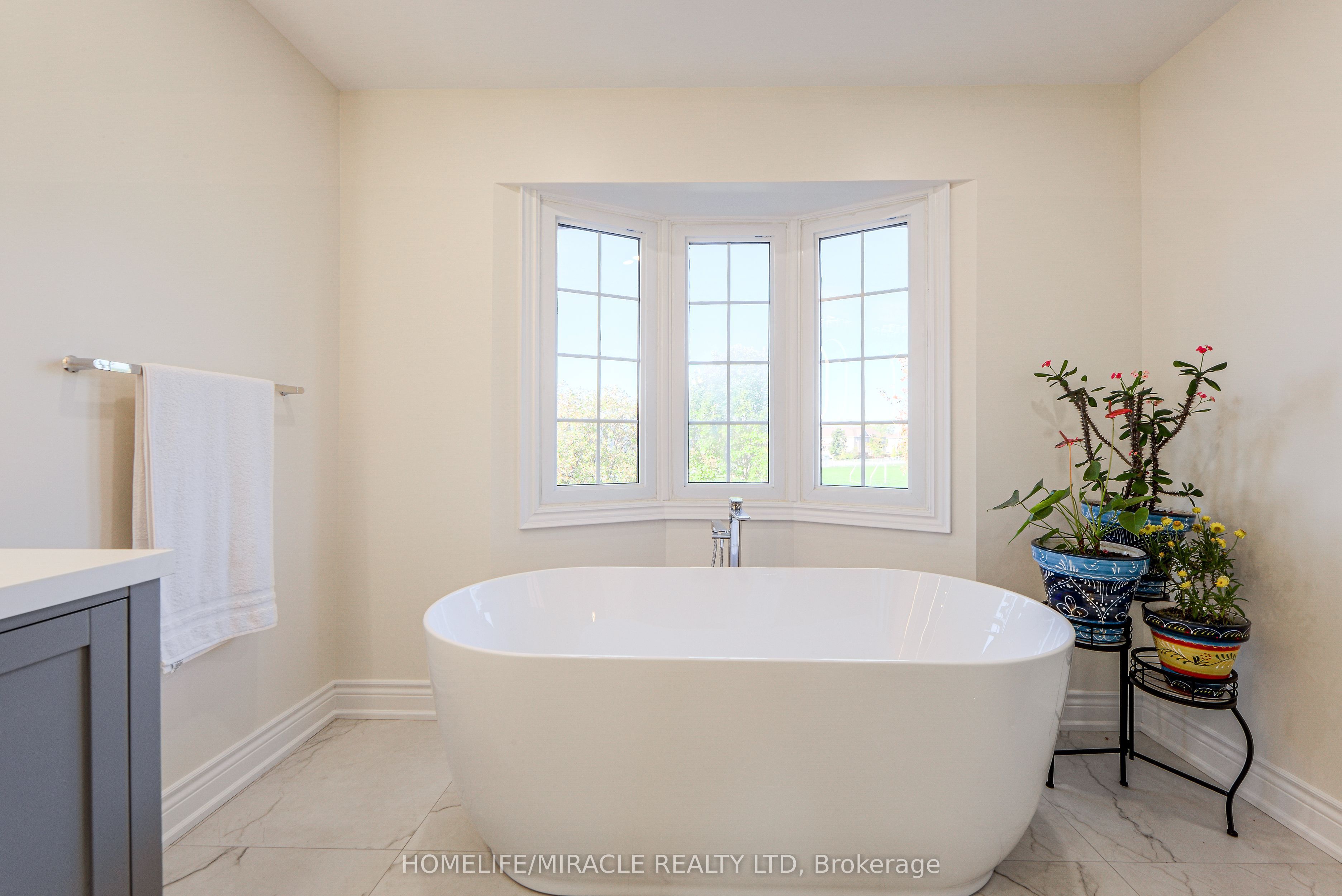 W14099852 Property Photo 16