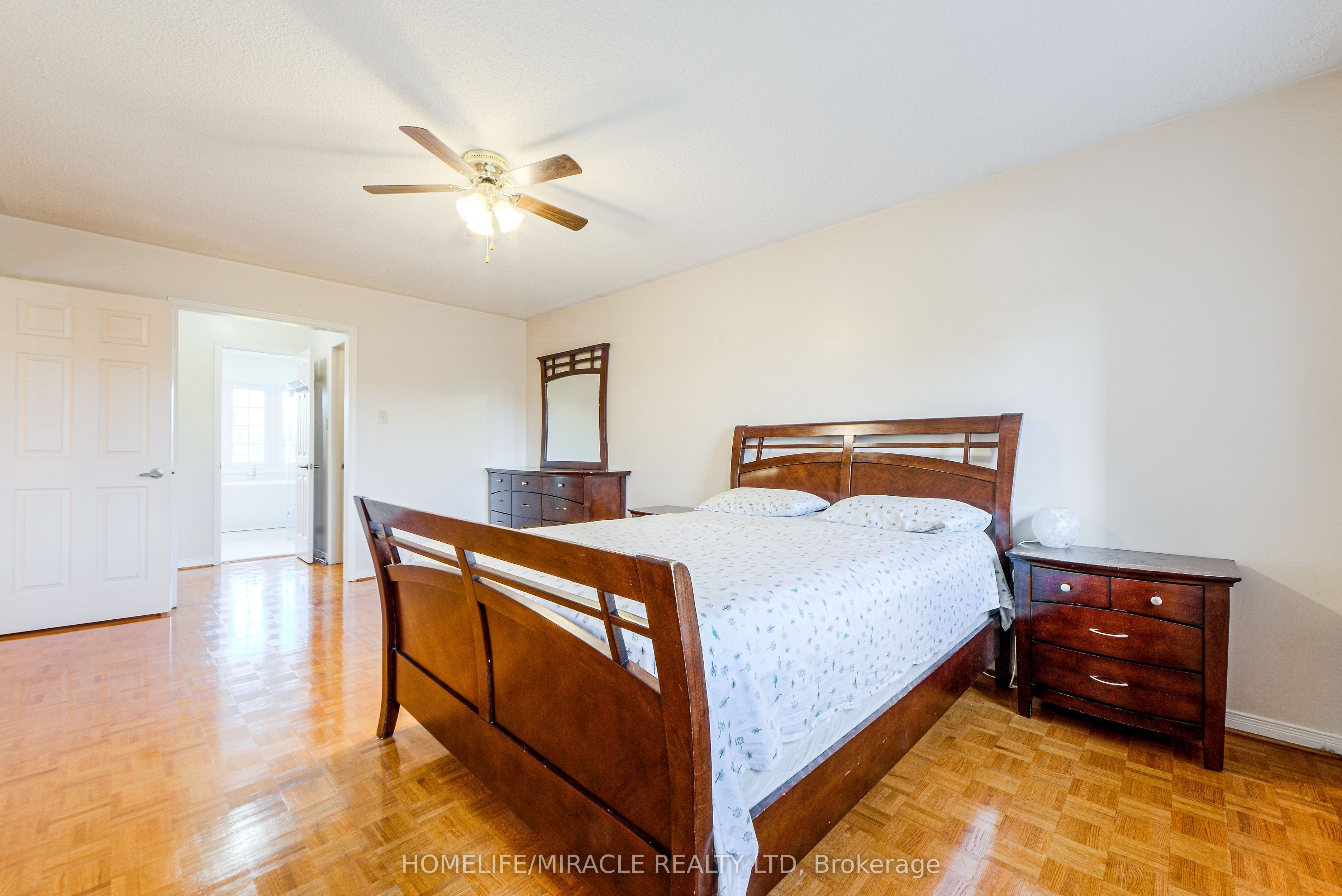 W14099852 Property Photo 21