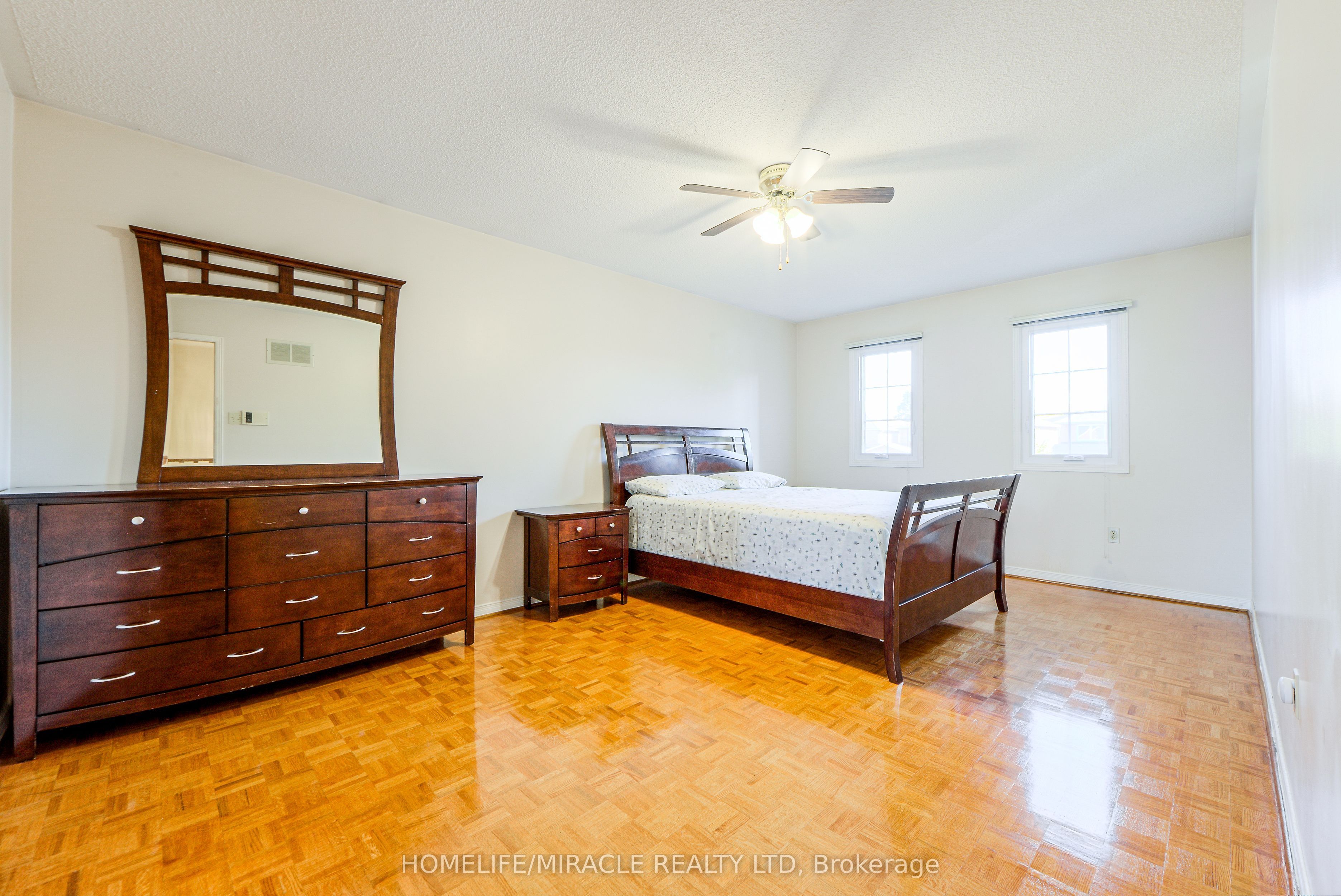 W14099852 Property Photo 23