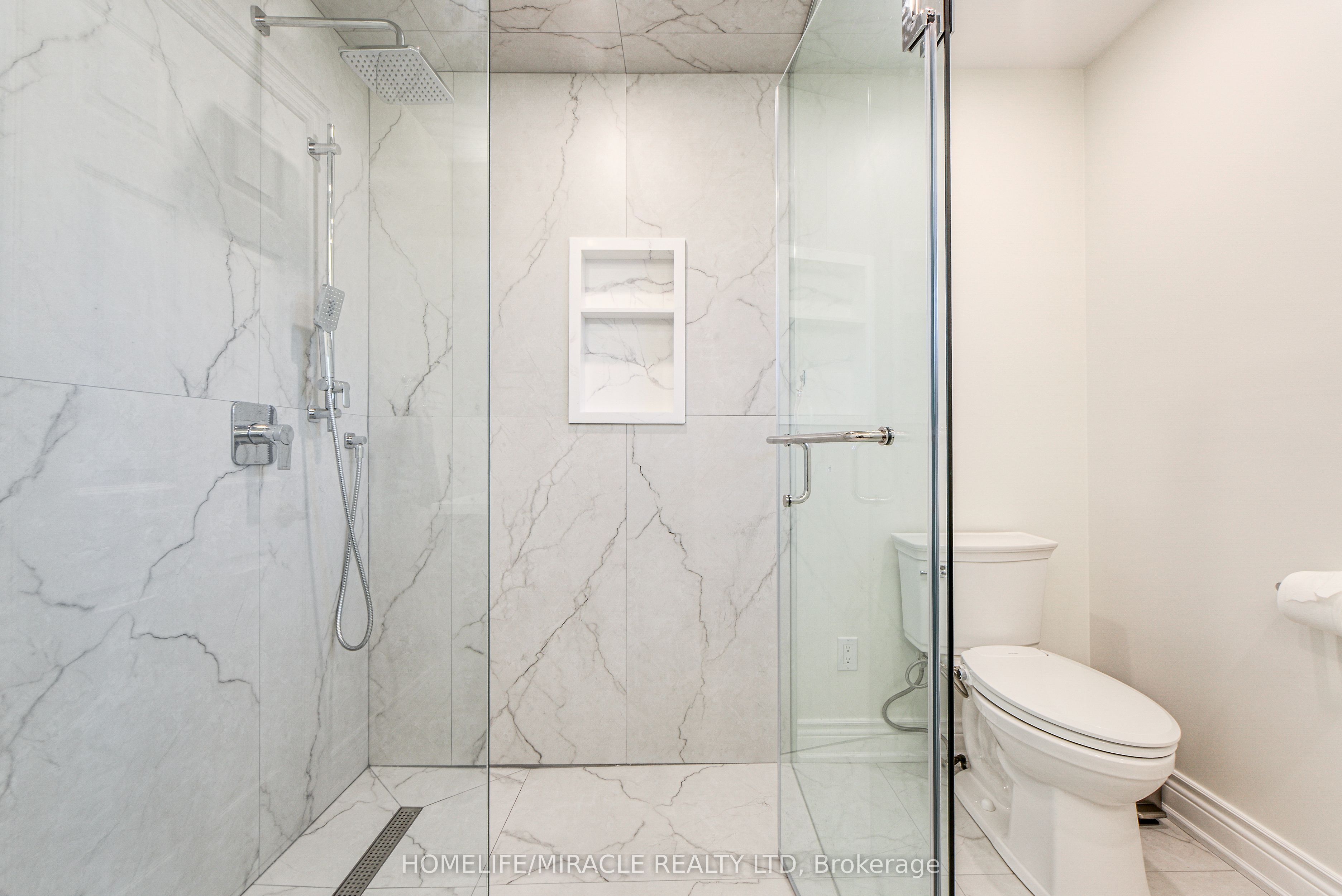 W14099852 Property Photo 24