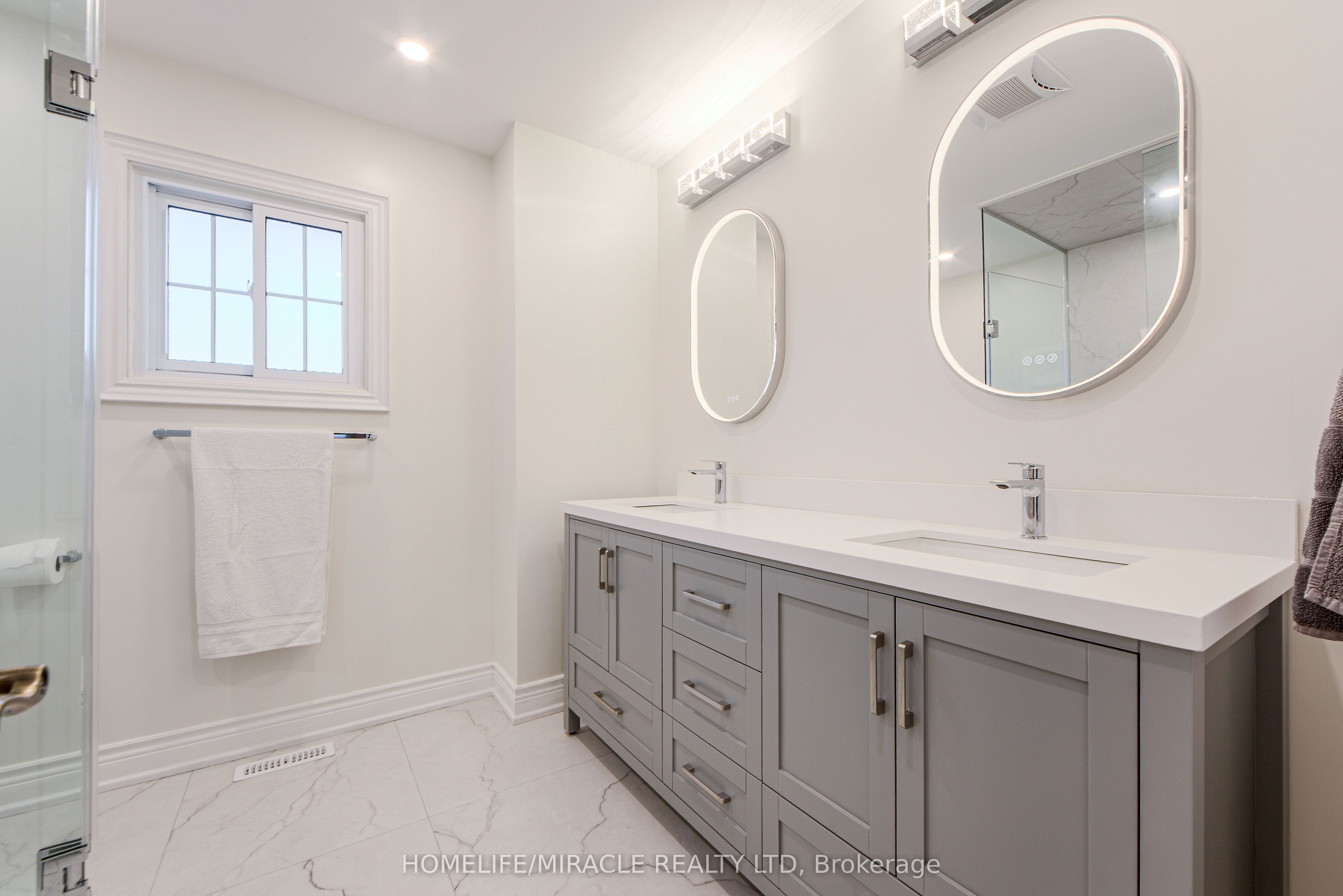 W14099852 Property Photo 25