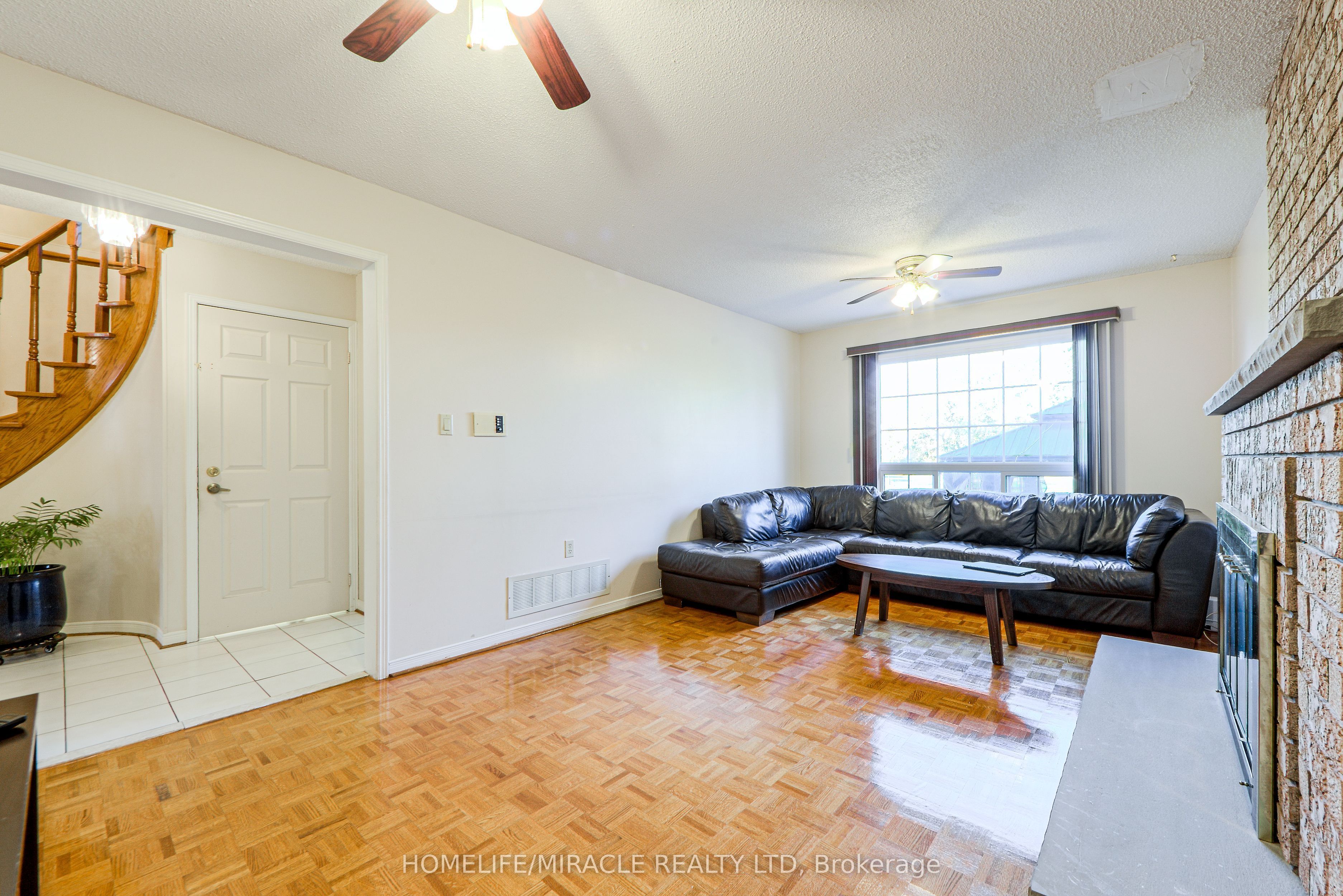 W14099852 Property Photo 29