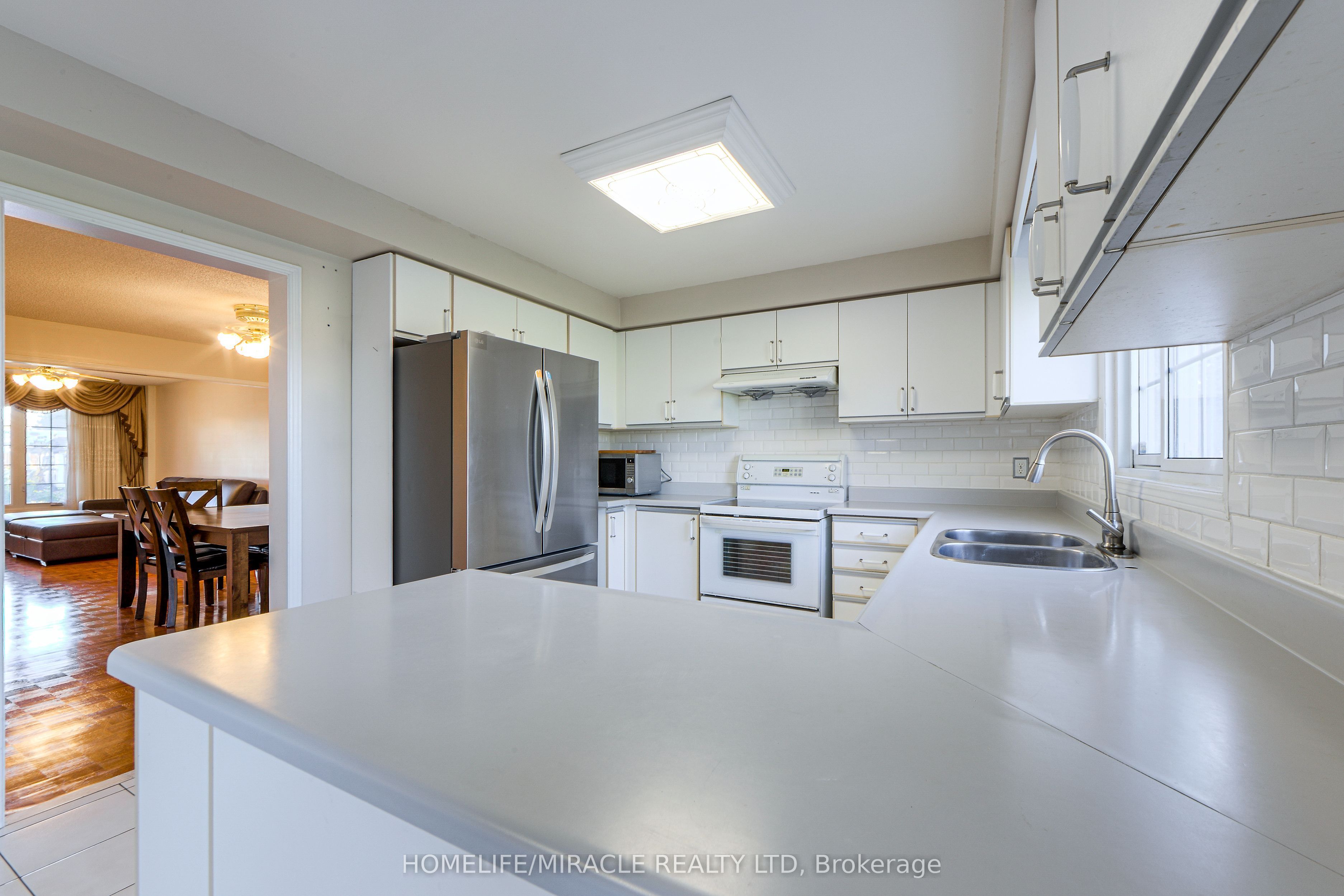 W14099852 Property Photo 31
