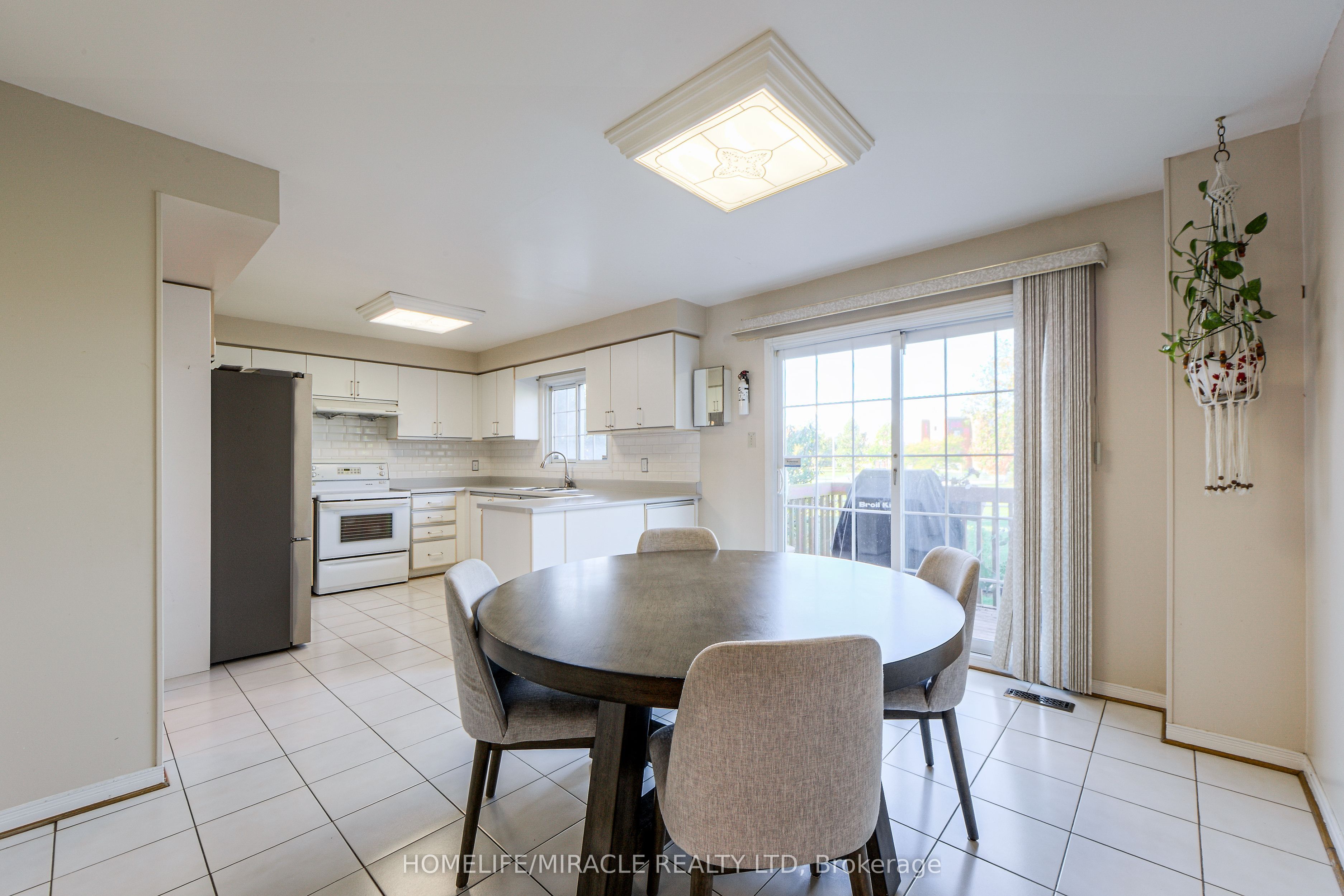 W14099852 Property Photo 33