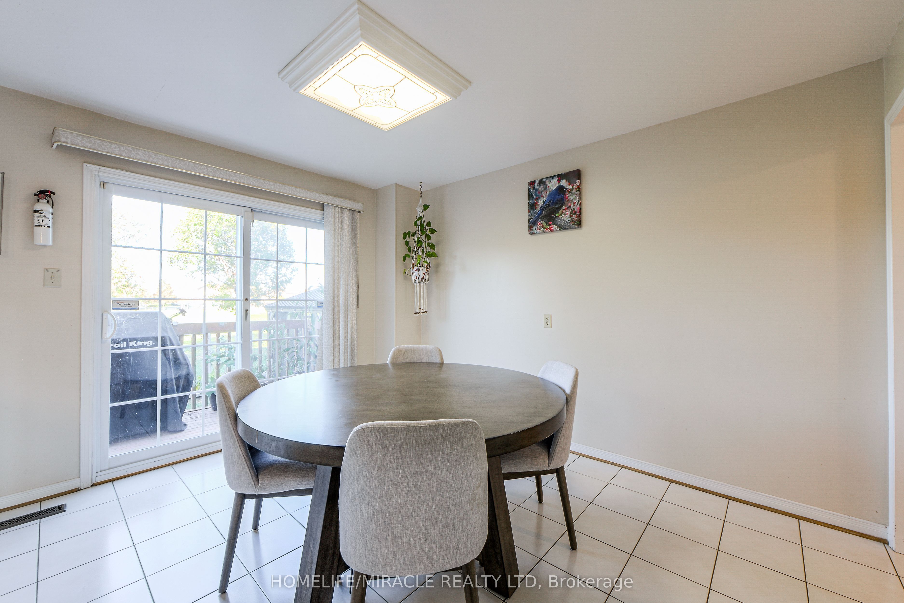 W14099852 Property Photo 34