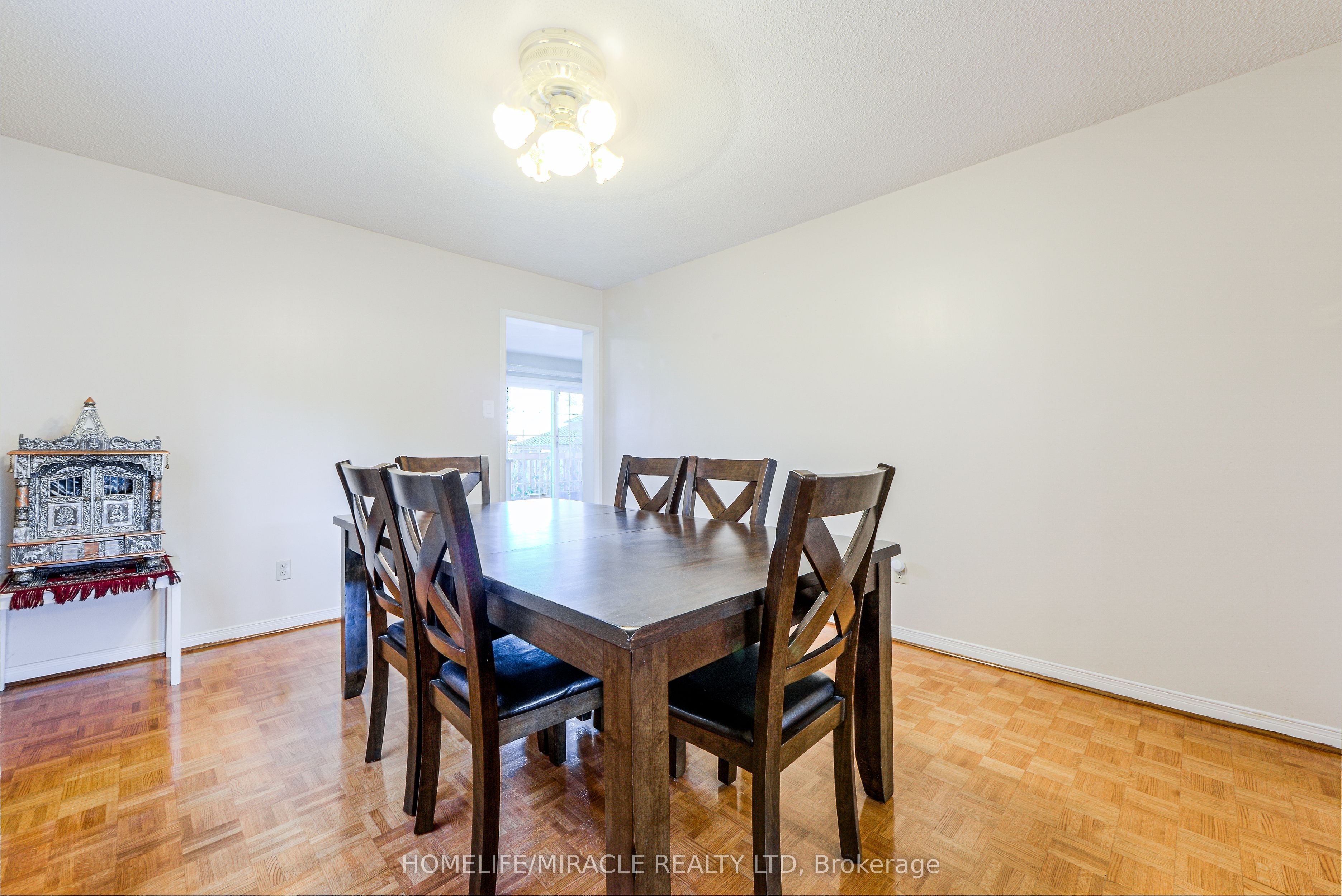 W14099852 Property Photo 38
