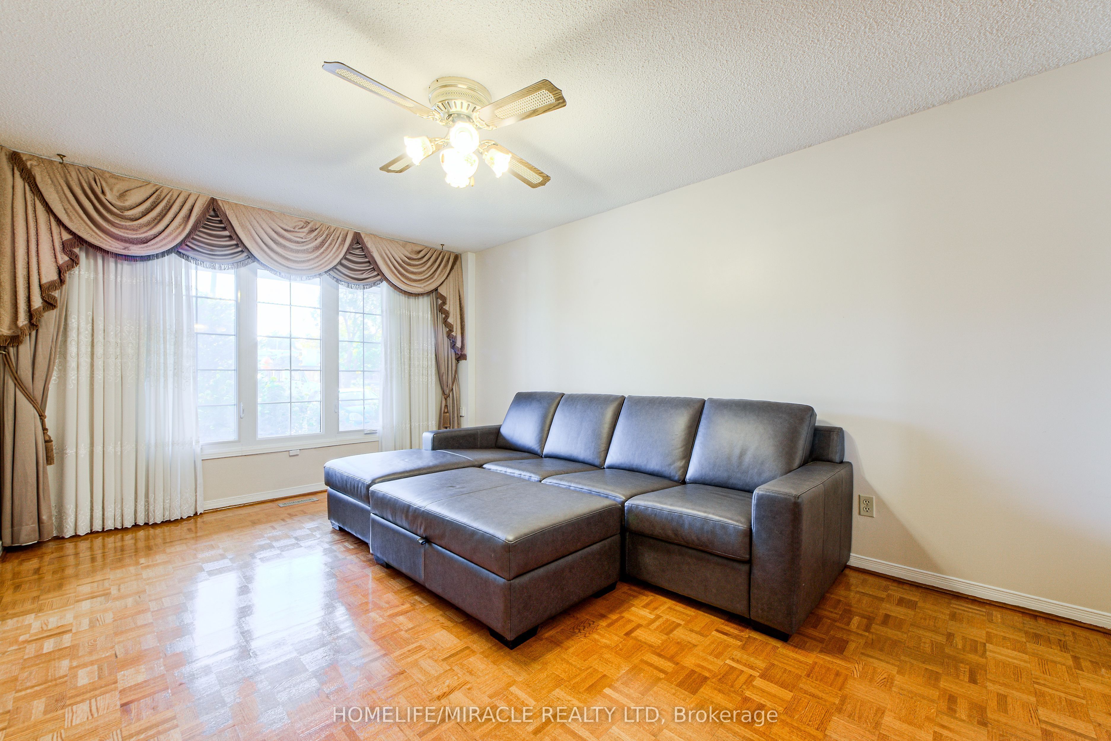 W14099852 Property Photo 42