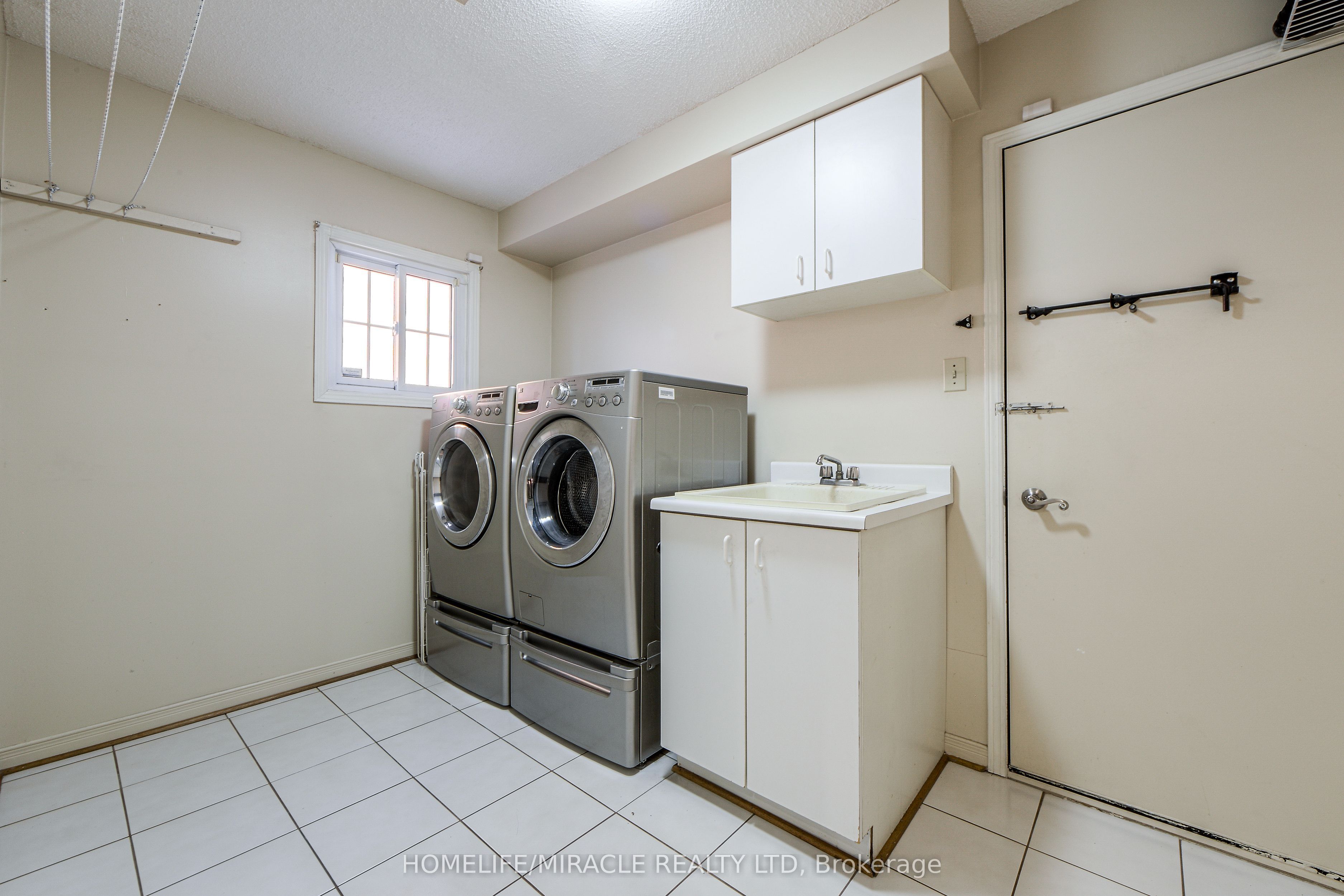 W14099852 Property Photo 44