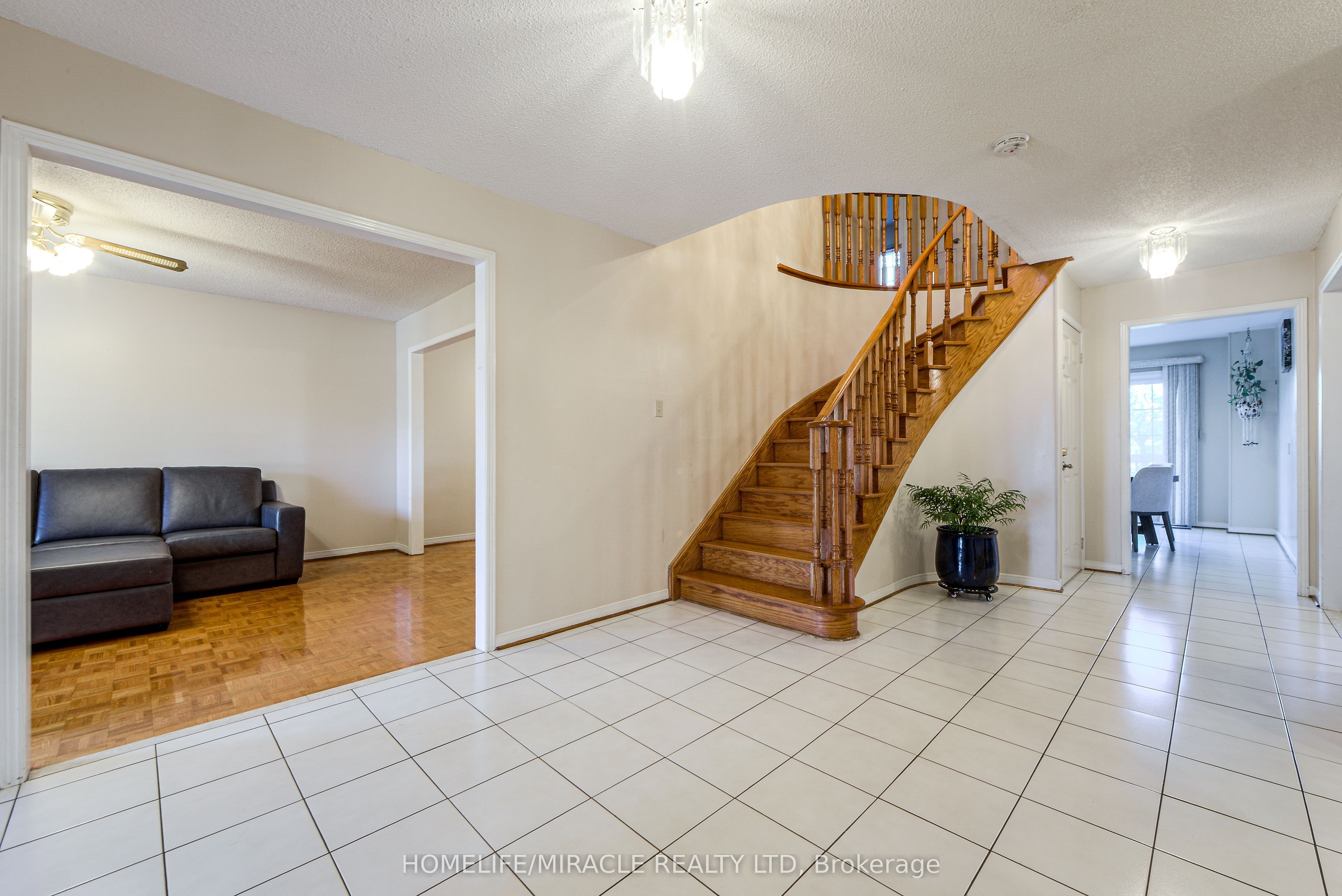 W14099852 Property Photo 46