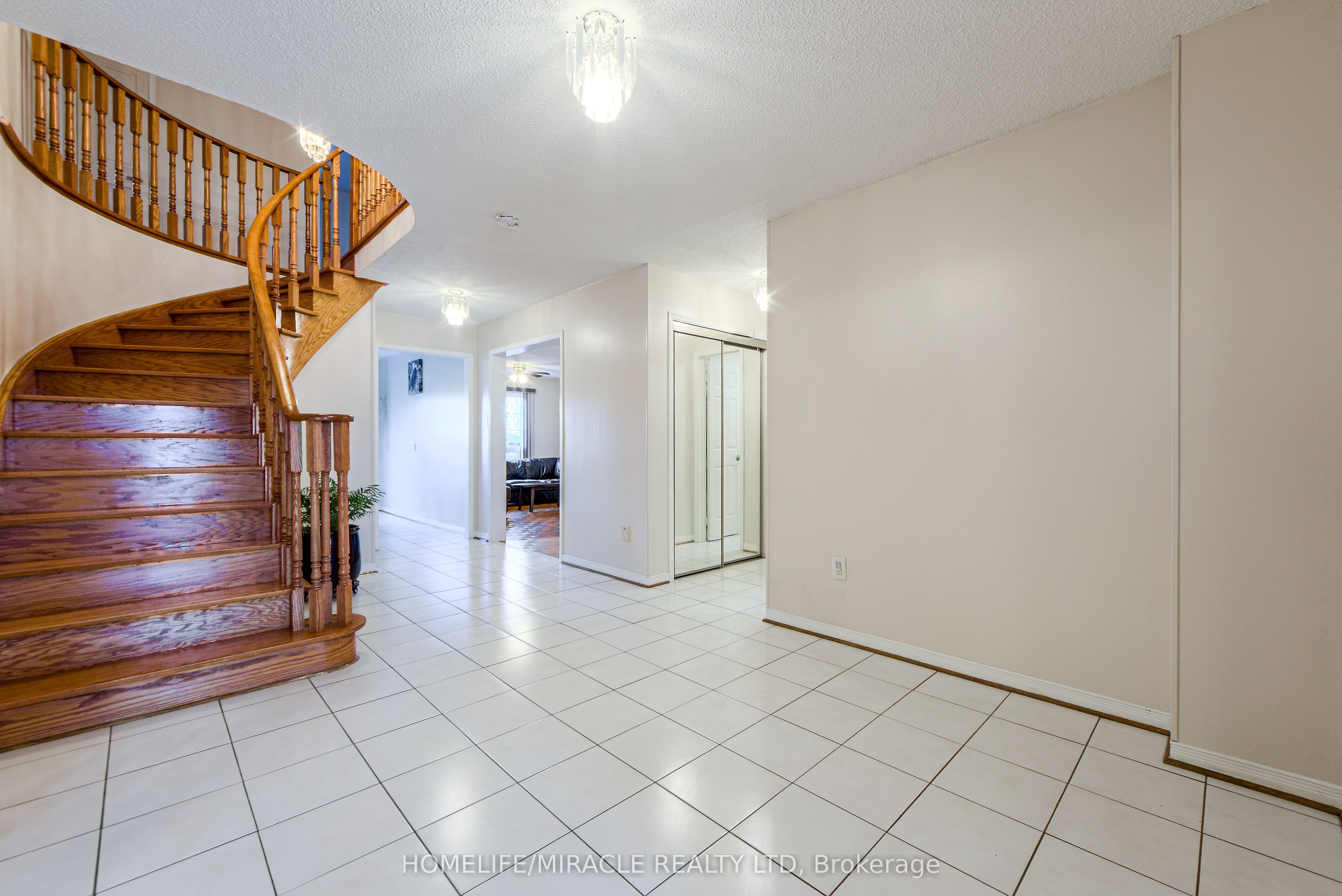W14099852 Property Photo 48