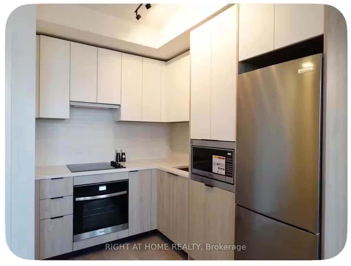 1007 The Queensway 1702 Property Photo 5