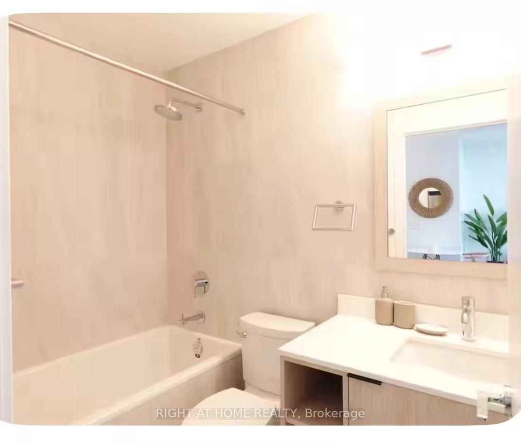 1007 The Queensway 1702 Property Photo 6