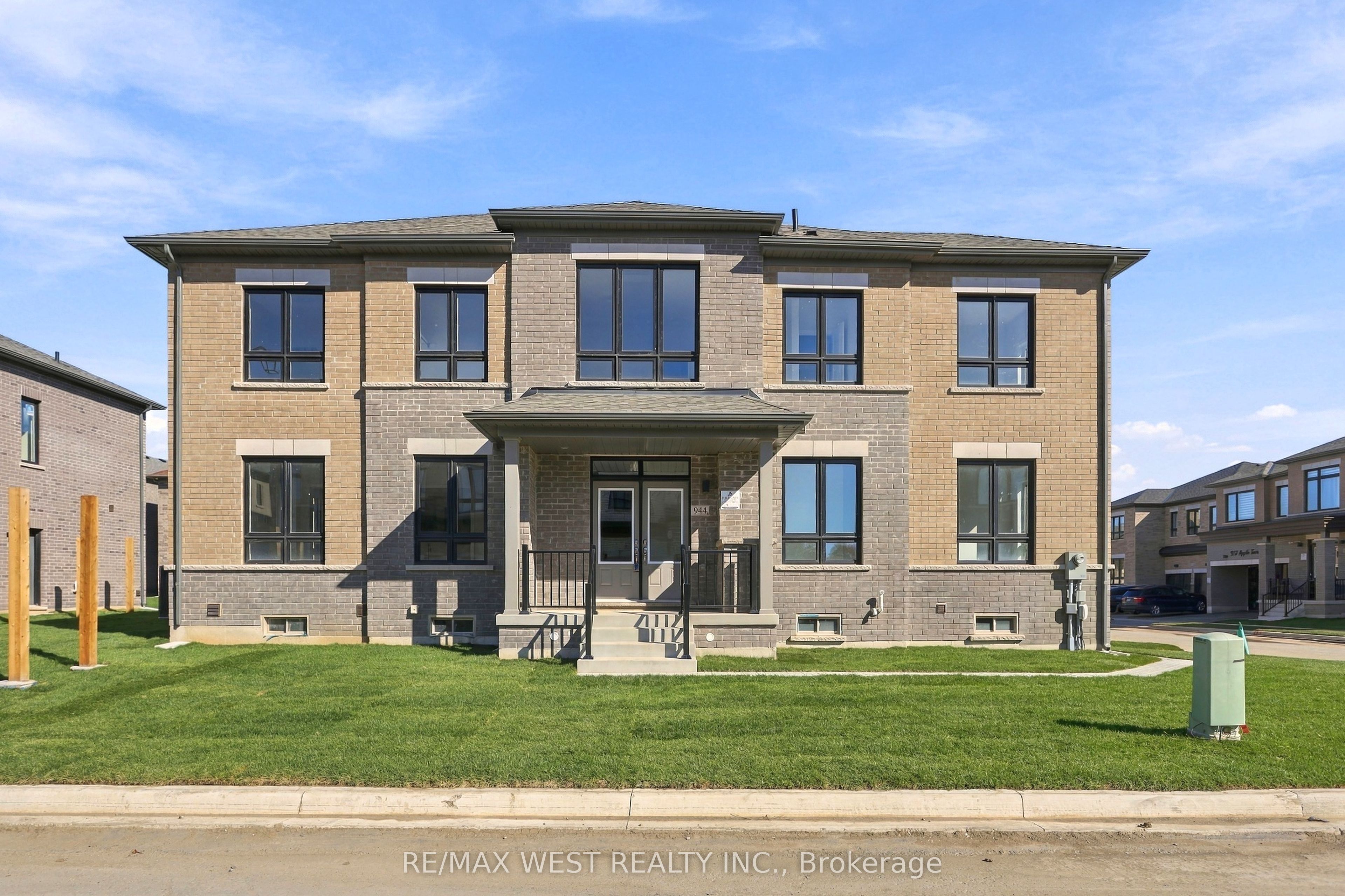 944 Apple Terrace Property Photo 1