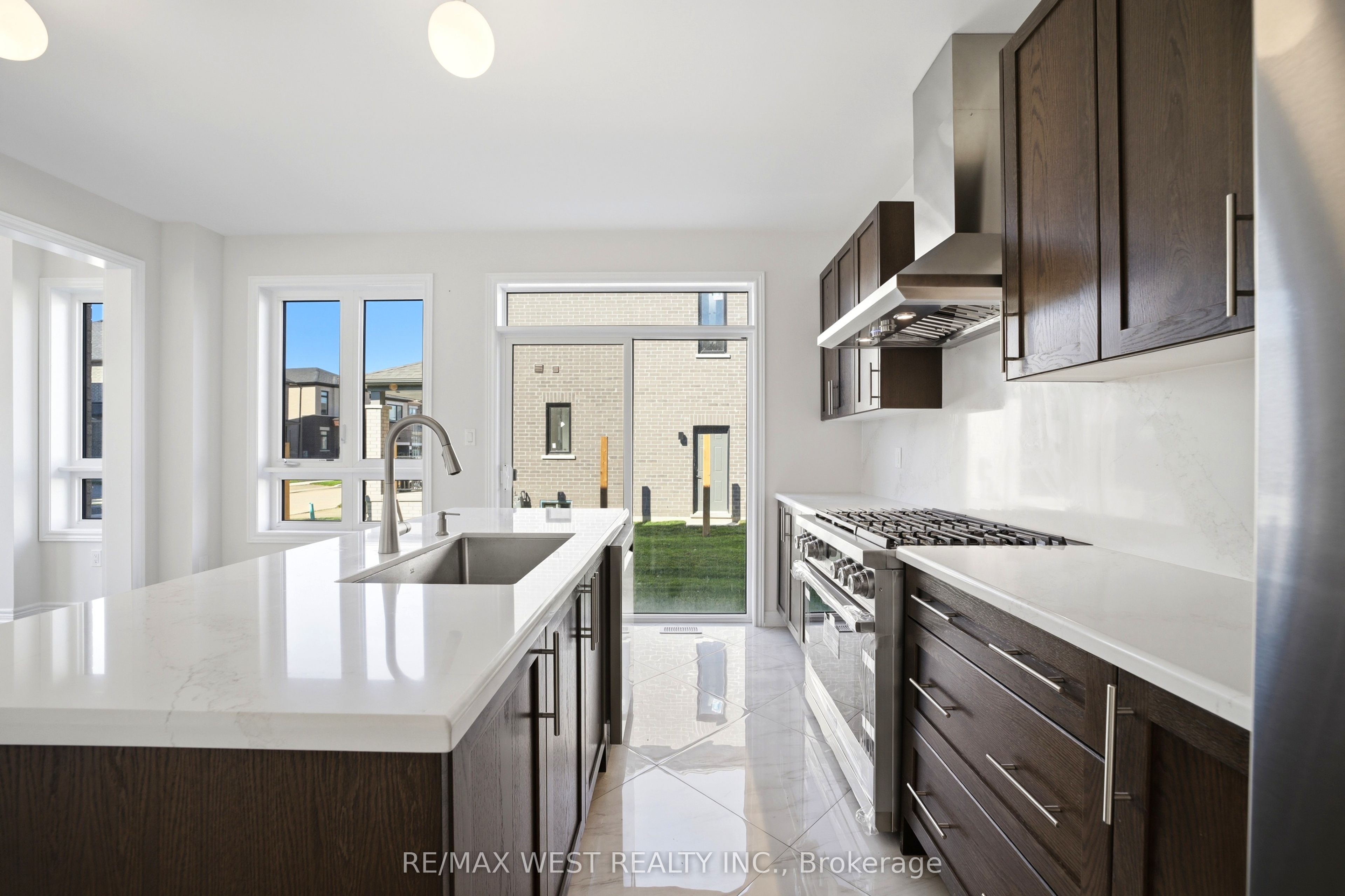 944 Apple Terrace Property Photo 4