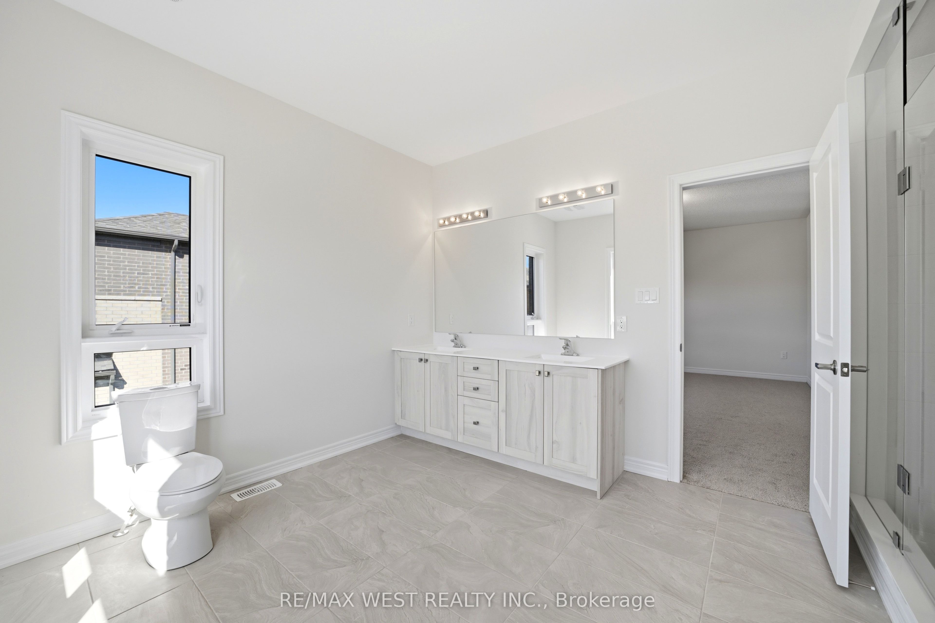 944 Apple Terrace Property Photo 6