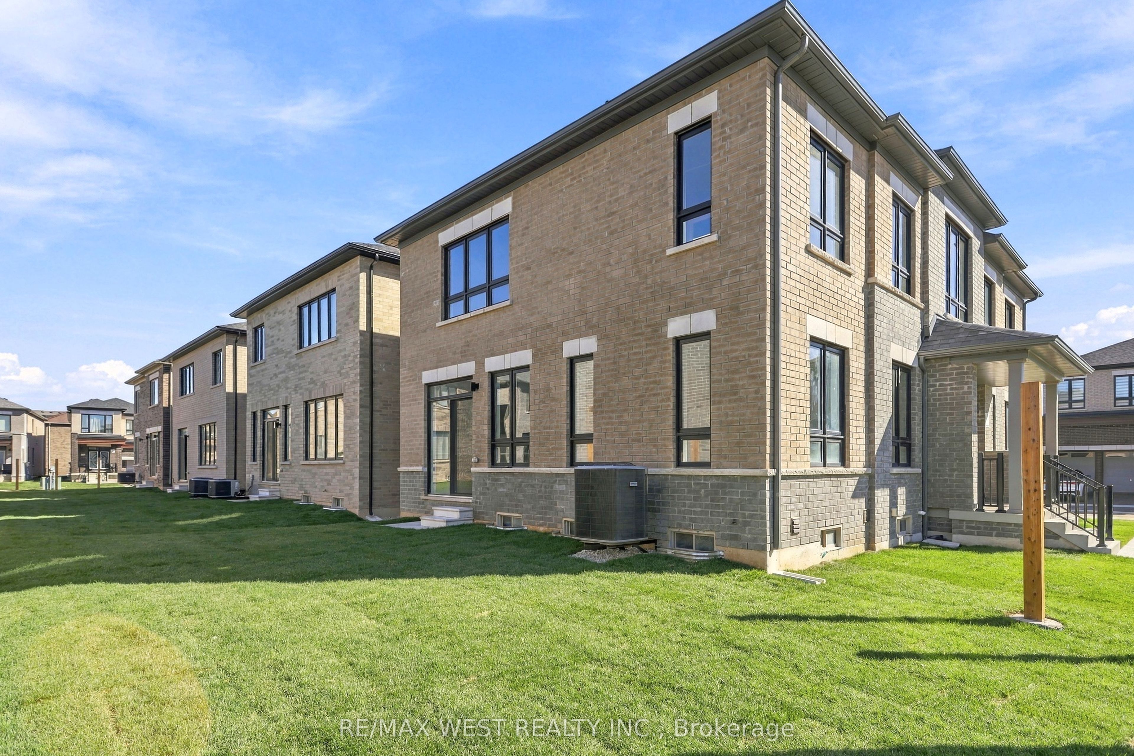 944 Apple Terrace Property Photo 12