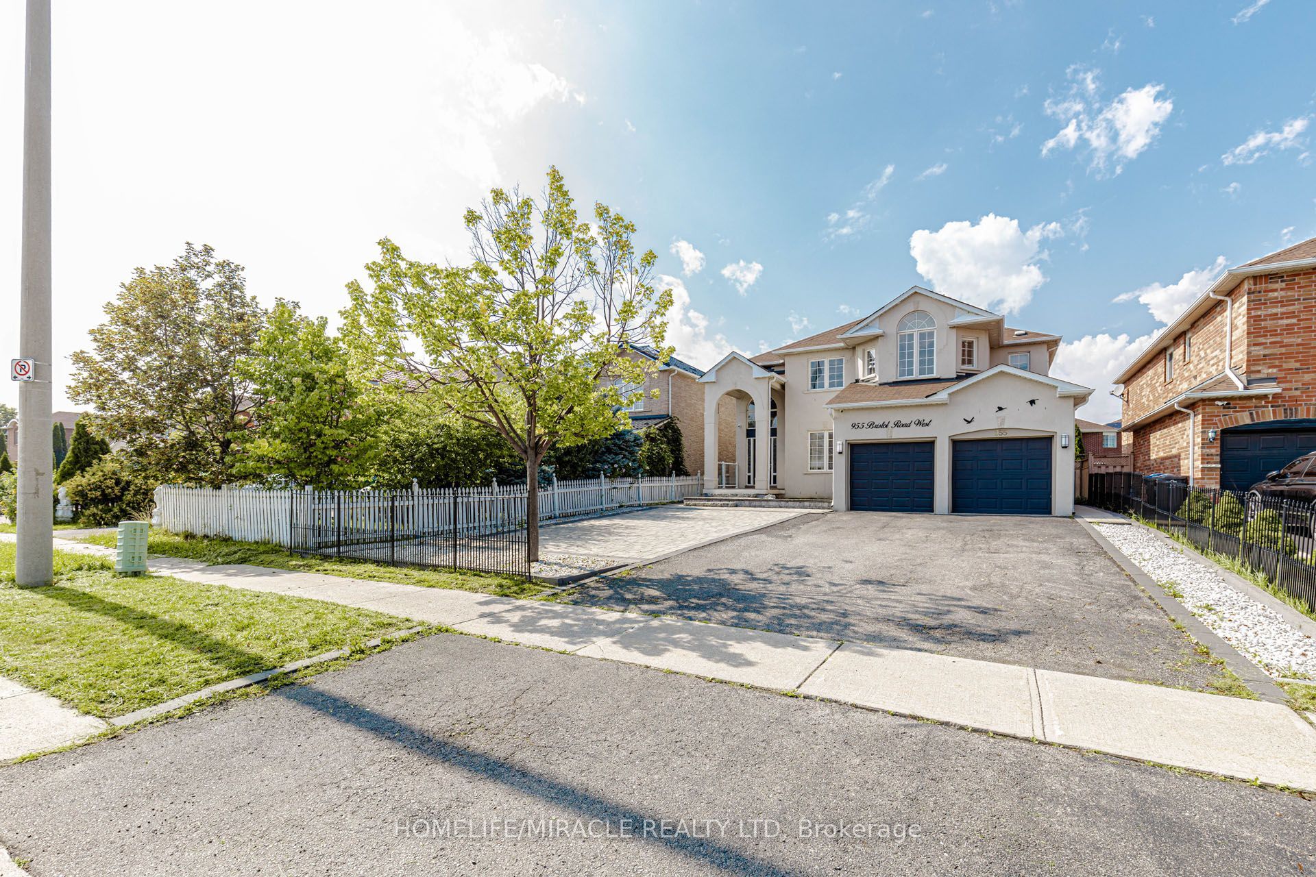 955 Bristol Road W Property Photo 2