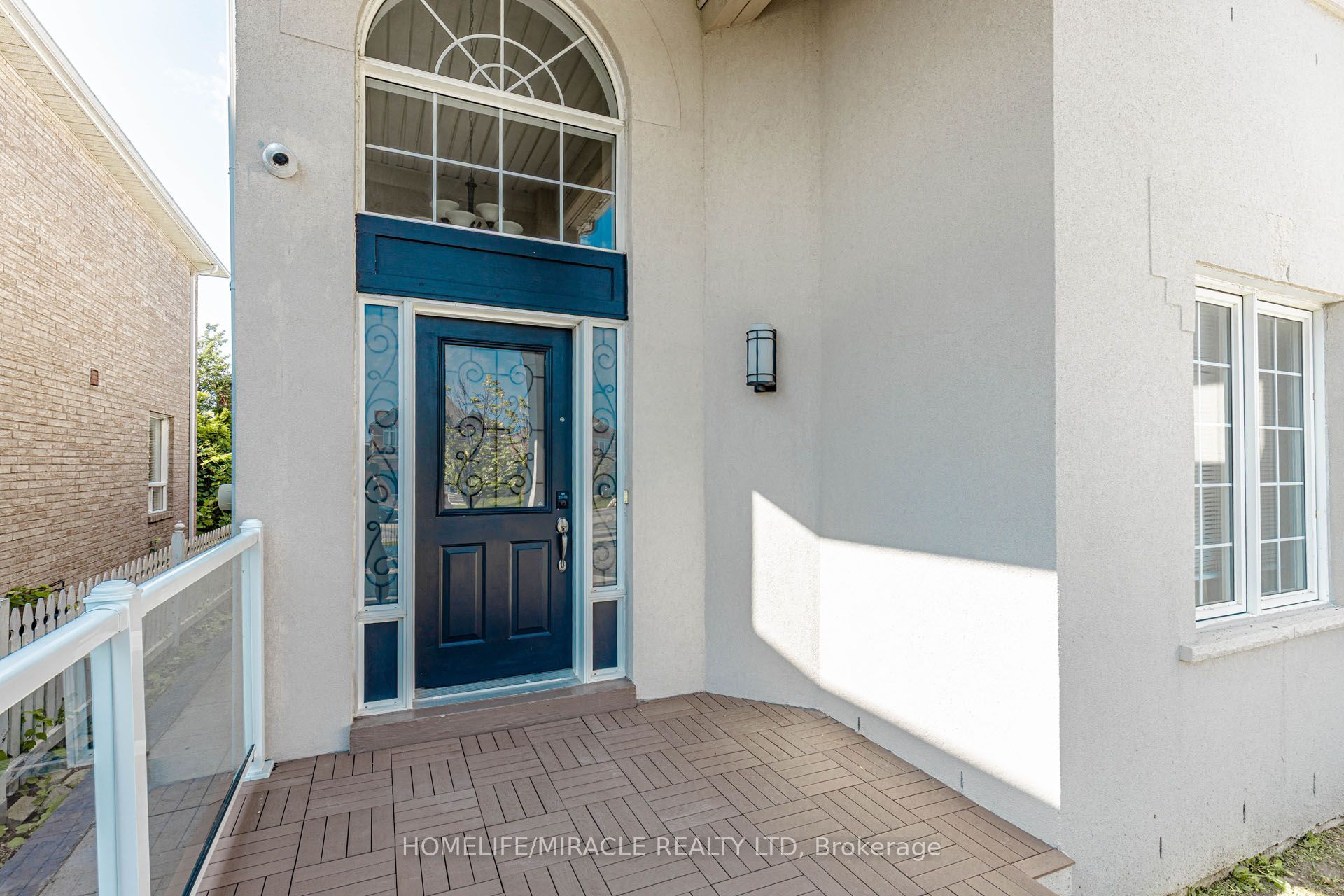 955 Bristol Road W Property Photo 6