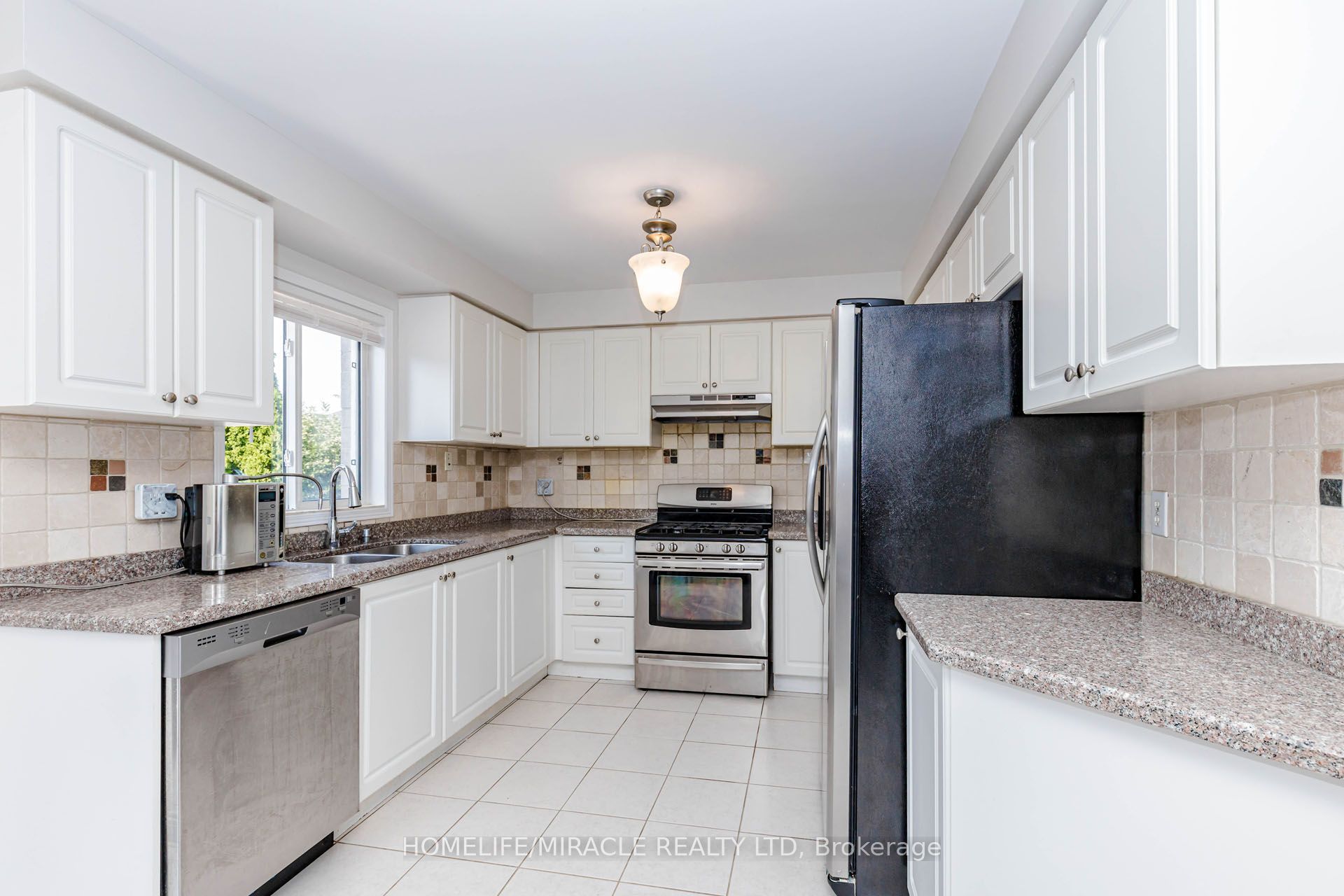 955 Bristol Road W Property Photo 20
