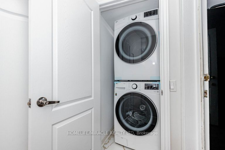 955 Bristol Road W Property Photo 25