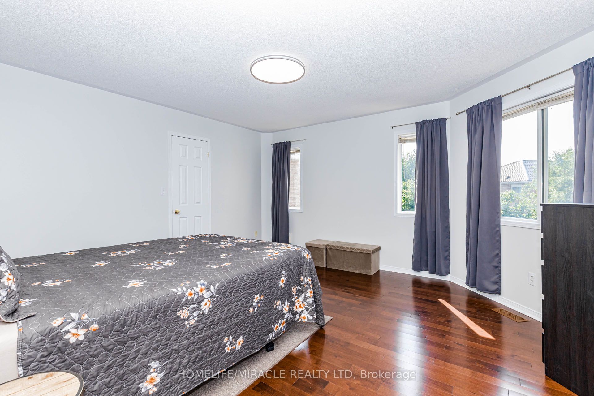 955 Bristol Road W Property Photo 28
