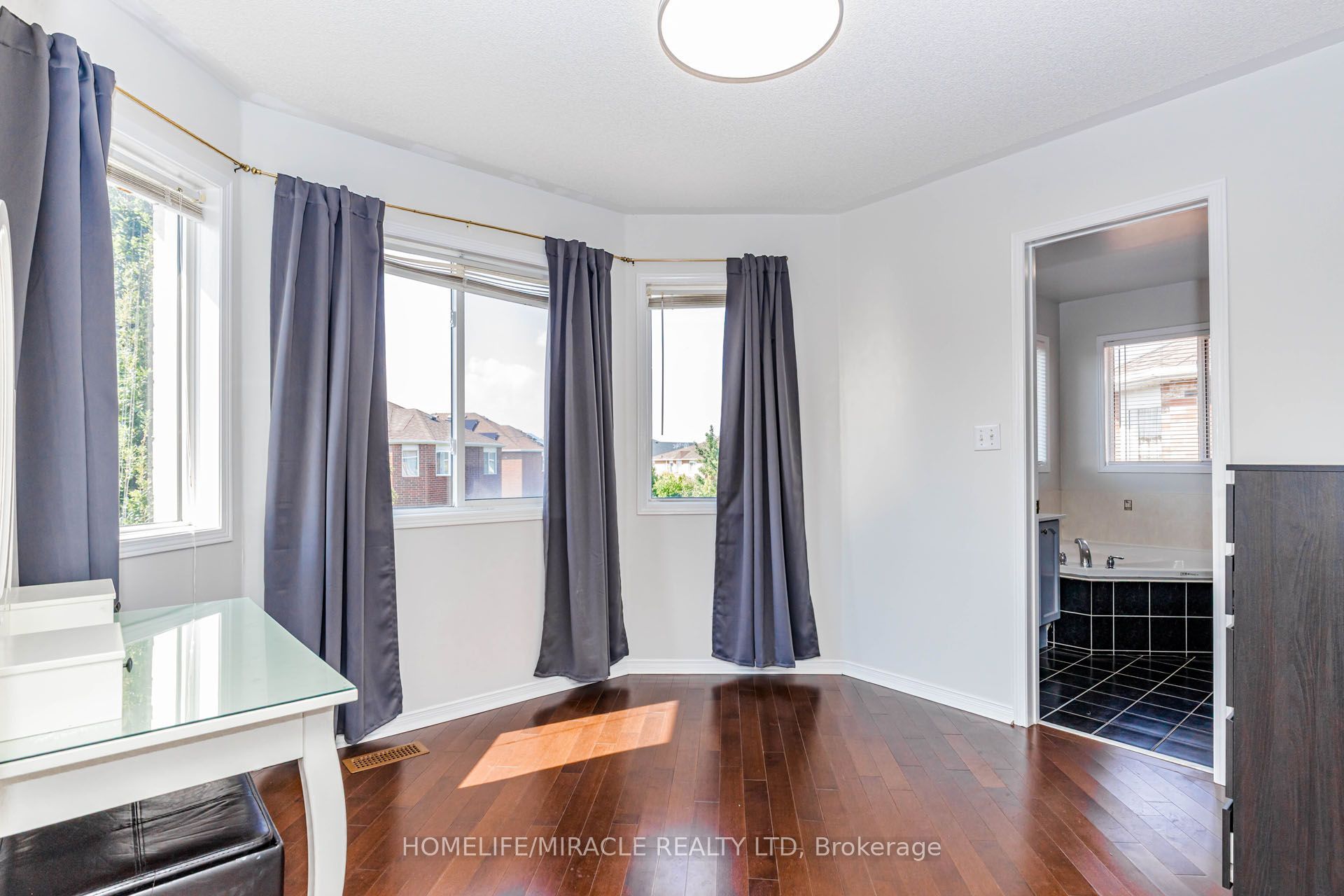 955 Bristol Road W Property Photo 30
